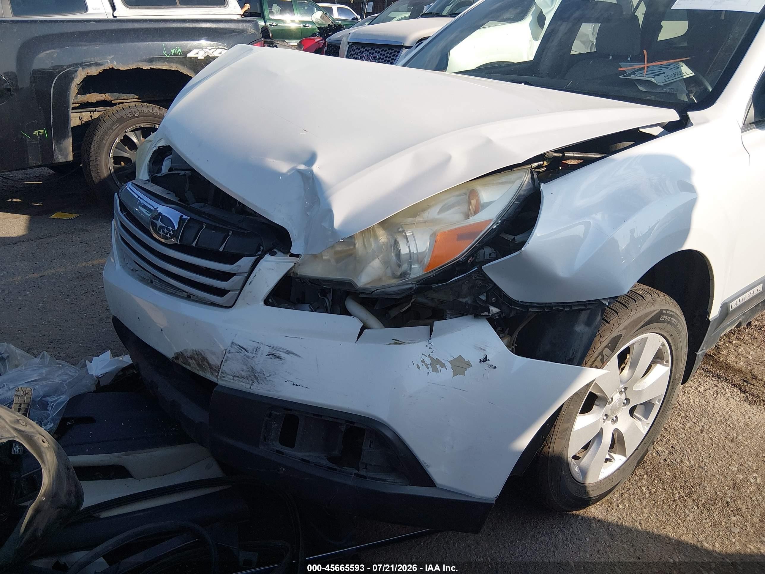 2011 Subaru Outback 2.5i Premium White vin: 4S4BRBGC1B3333797