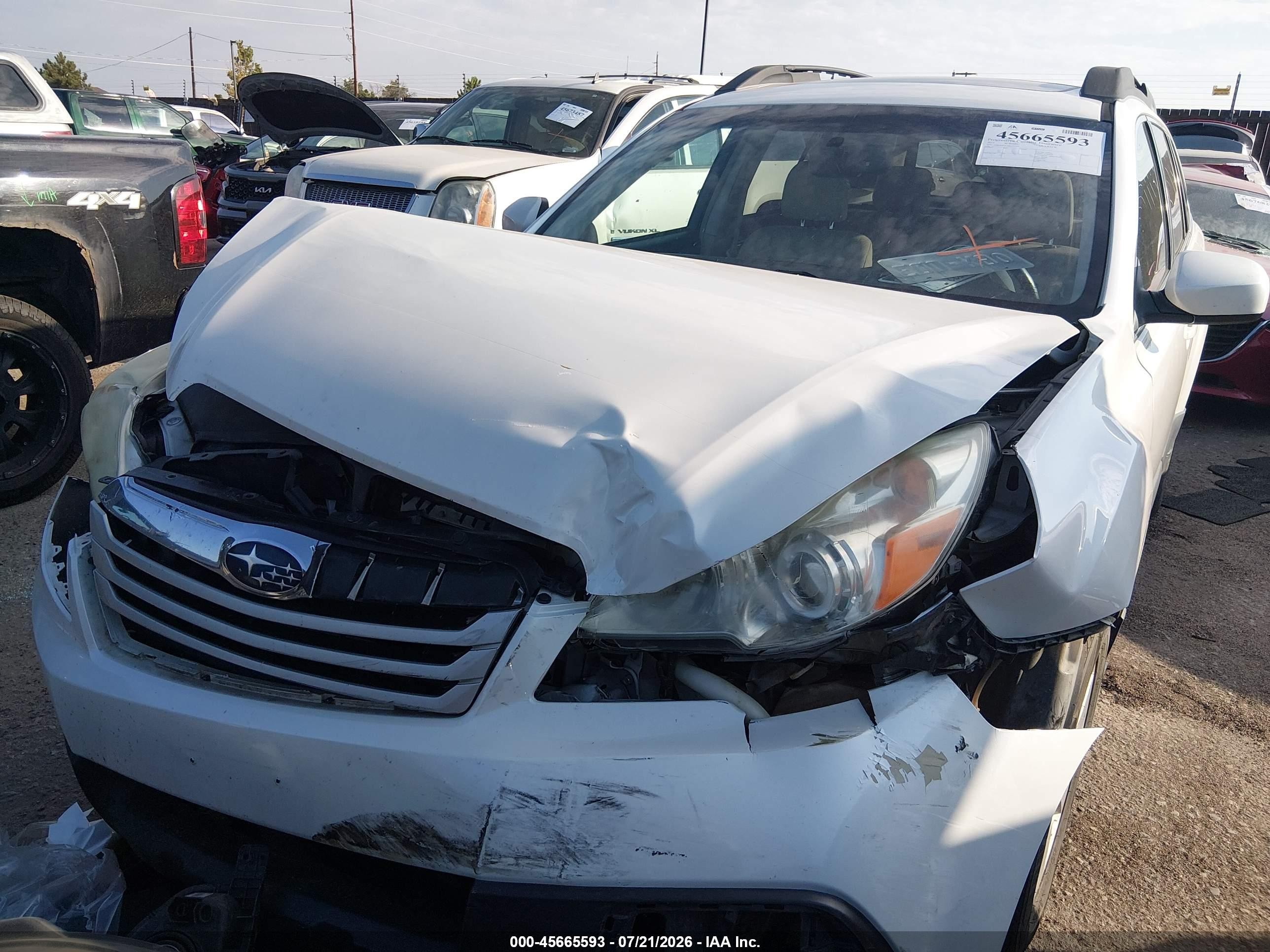 2011 Subaru Outback 2.5i Premium White vin: 4S4BRBGC1B3333797