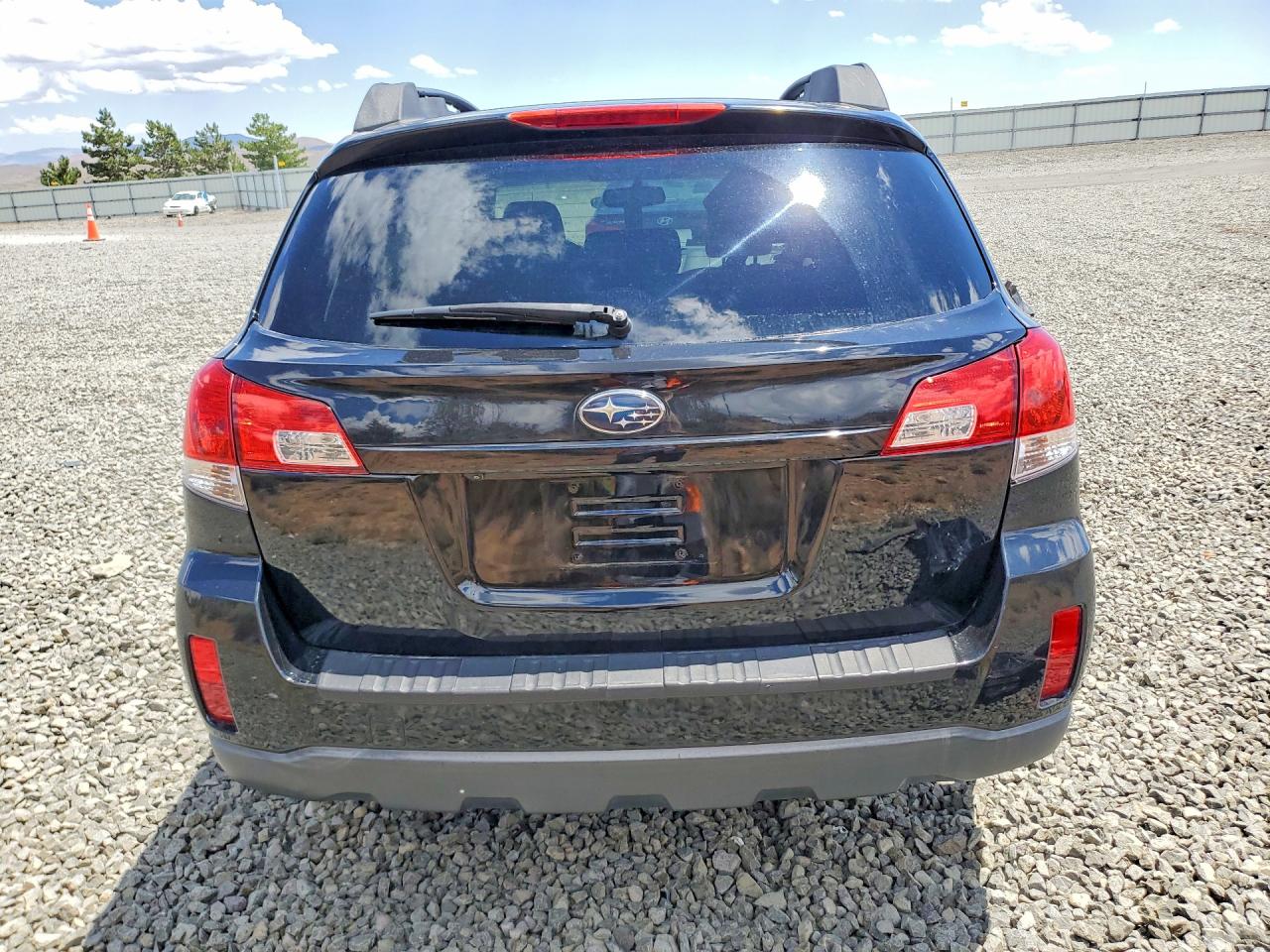 2011 Subaru Outback 2.5i Premium Black vin: 4S4BRBGC1B3376195