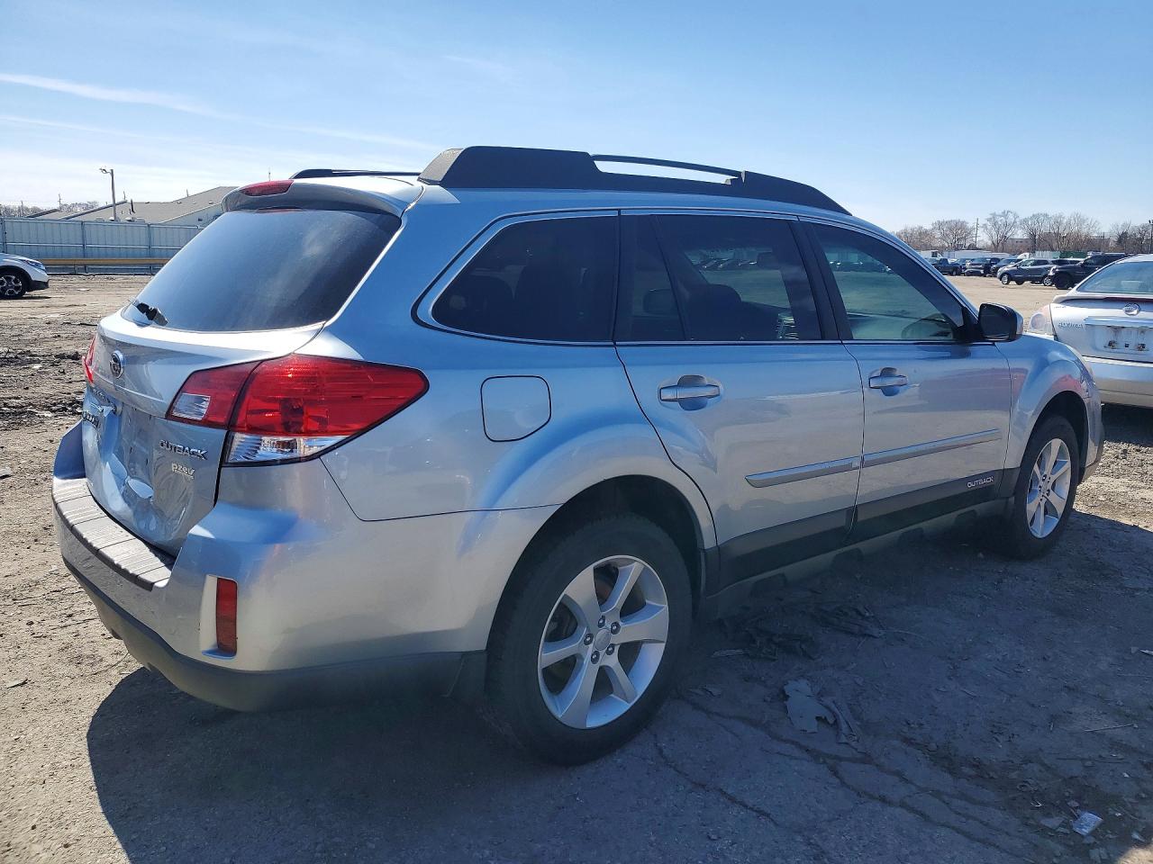 2013 Subaru Outback 2.5i Premium Silver vin: 4S4BRBGC1D3241799