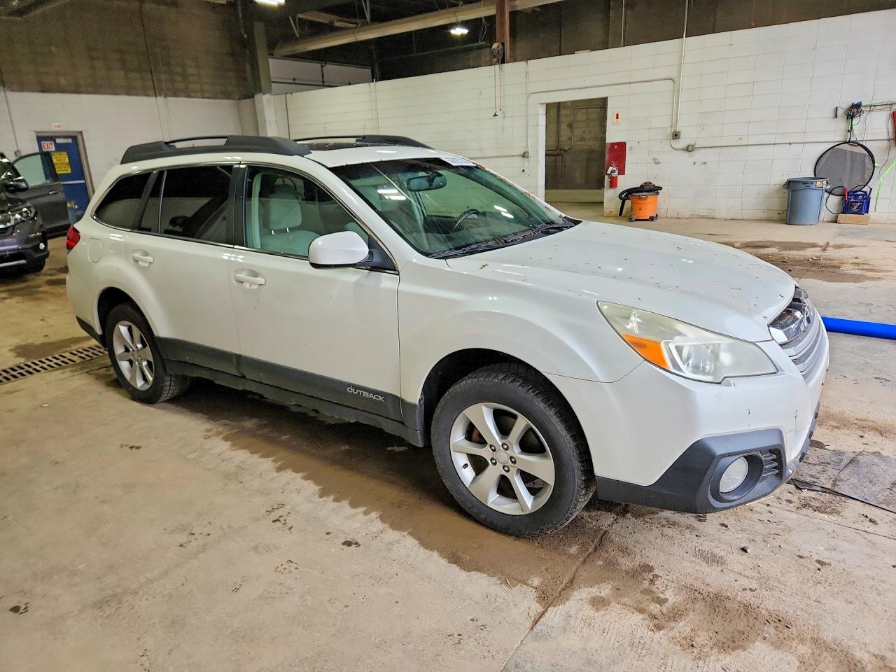 2013 Subaru Outback Premium +m White vin: 4S4BRBGC1D3299993