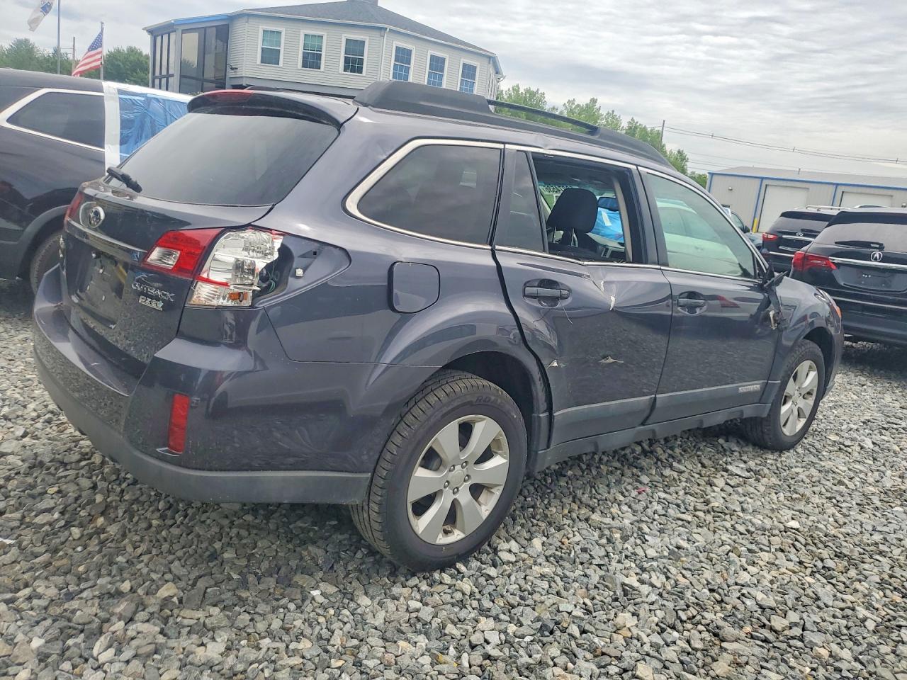 2010 Subaru Outback 2.5i Premium Black vin: 4S4BRBGC2A3335170