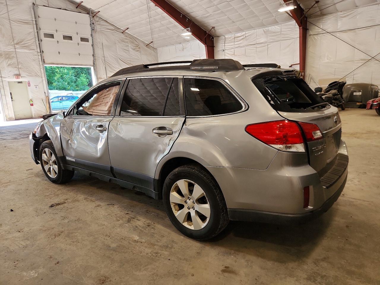 2010 Subaru Outback 2.5i Premium Silver vin: 4S4BRBGC2A3370520