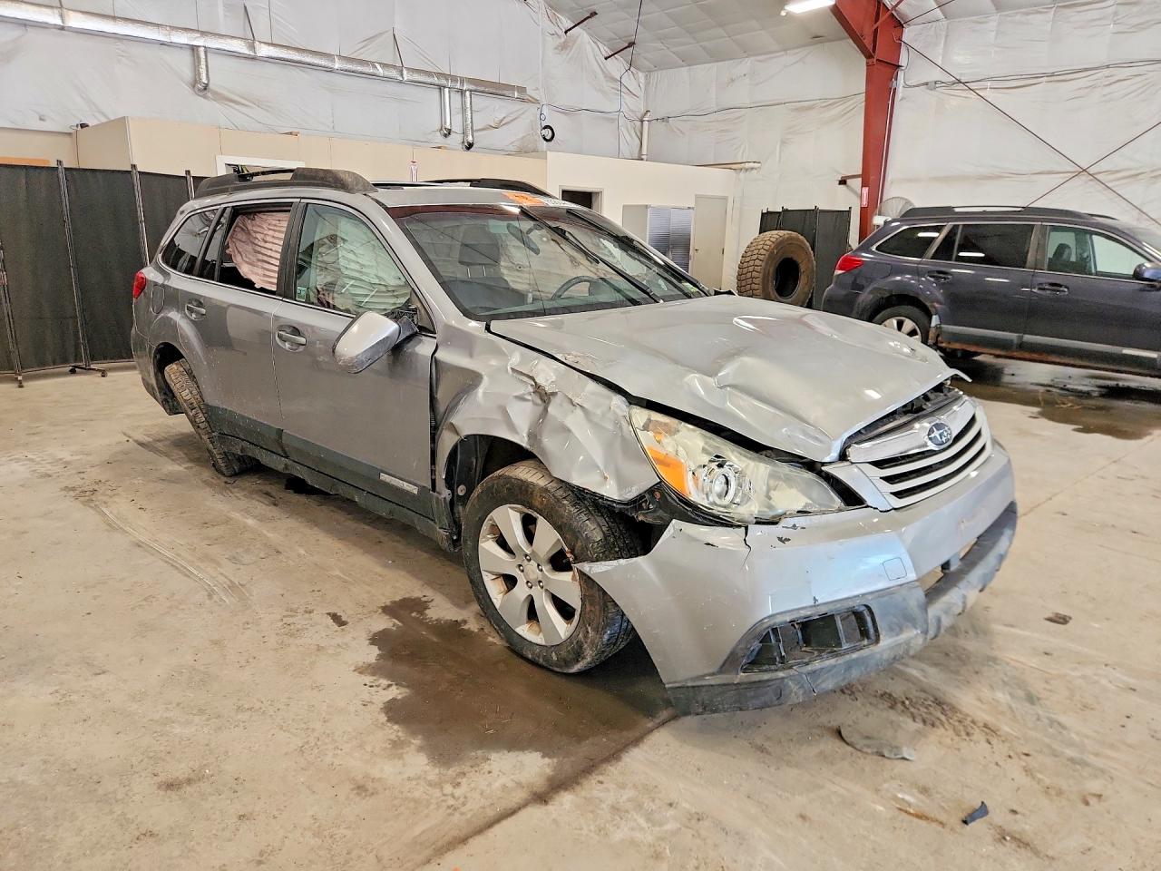 2010 Subaru Outback 2.5i Premium Silver vin: 4S4BRBGC2A3370520