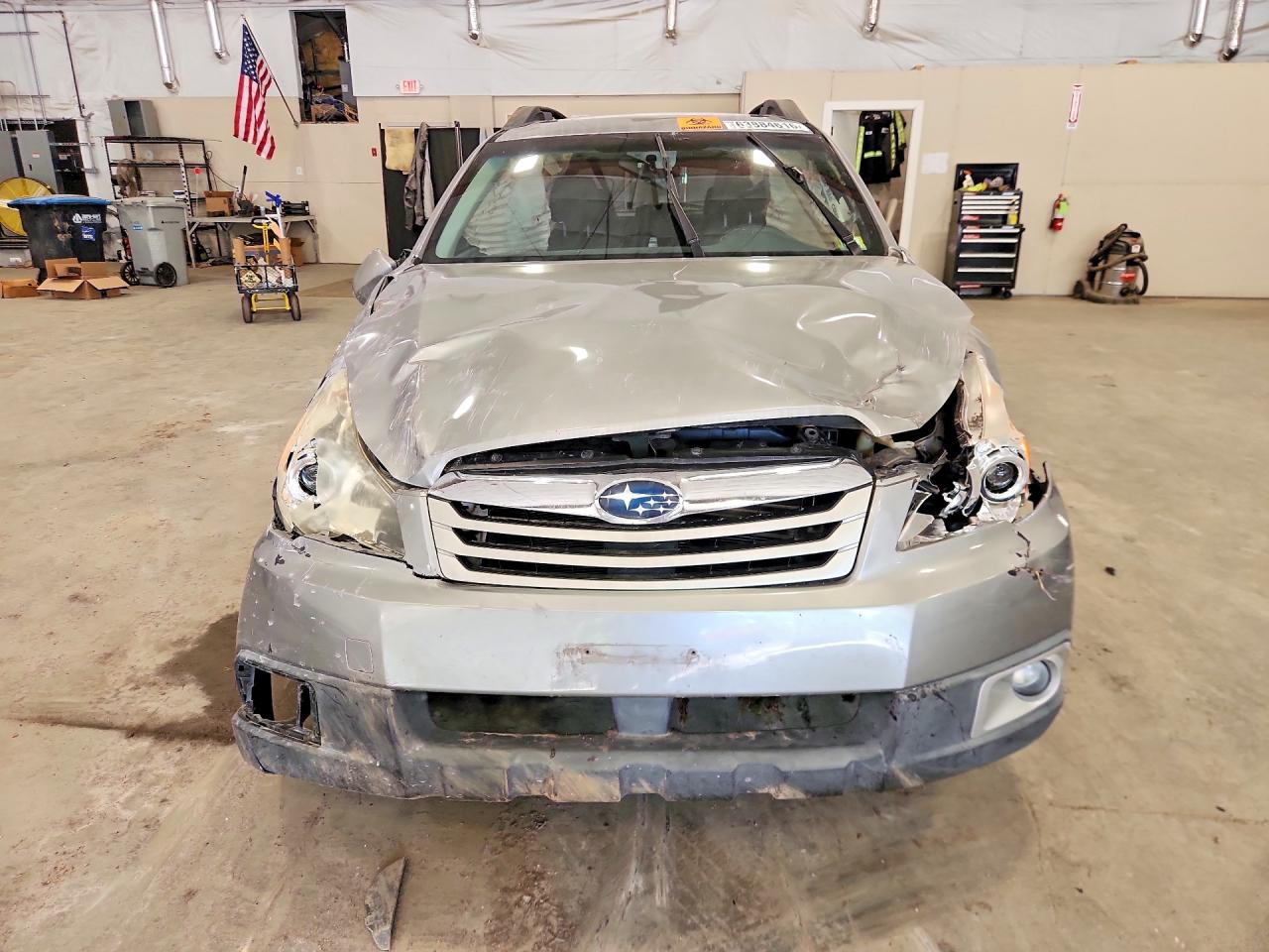 2010 Subaru Outback 2.5i Premium Silver vin: 4S4BRBGC2A3370520