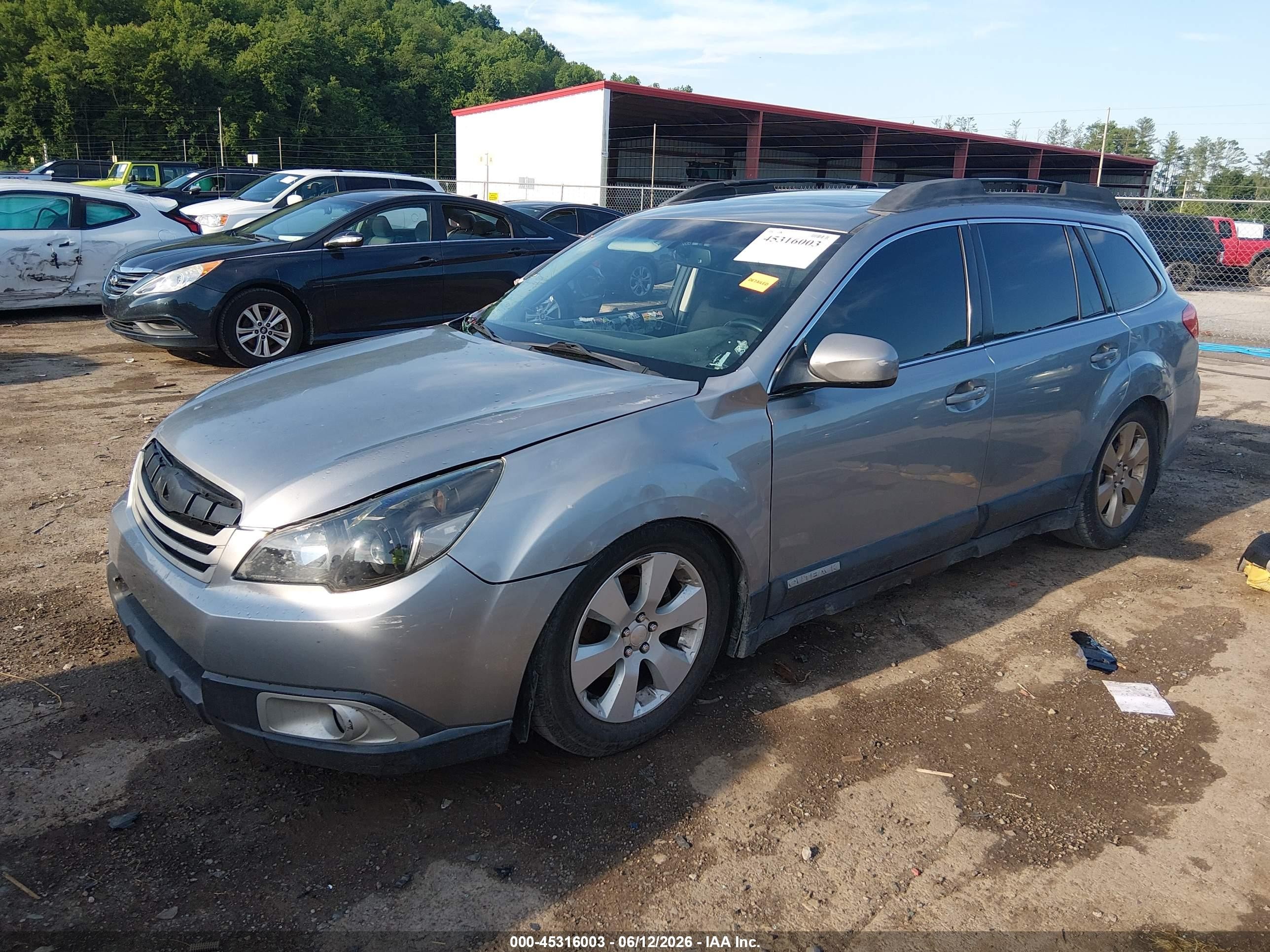2011 Subaru Outback 2.5i Premium Silver vin: 4S4BRBGC3B3318590