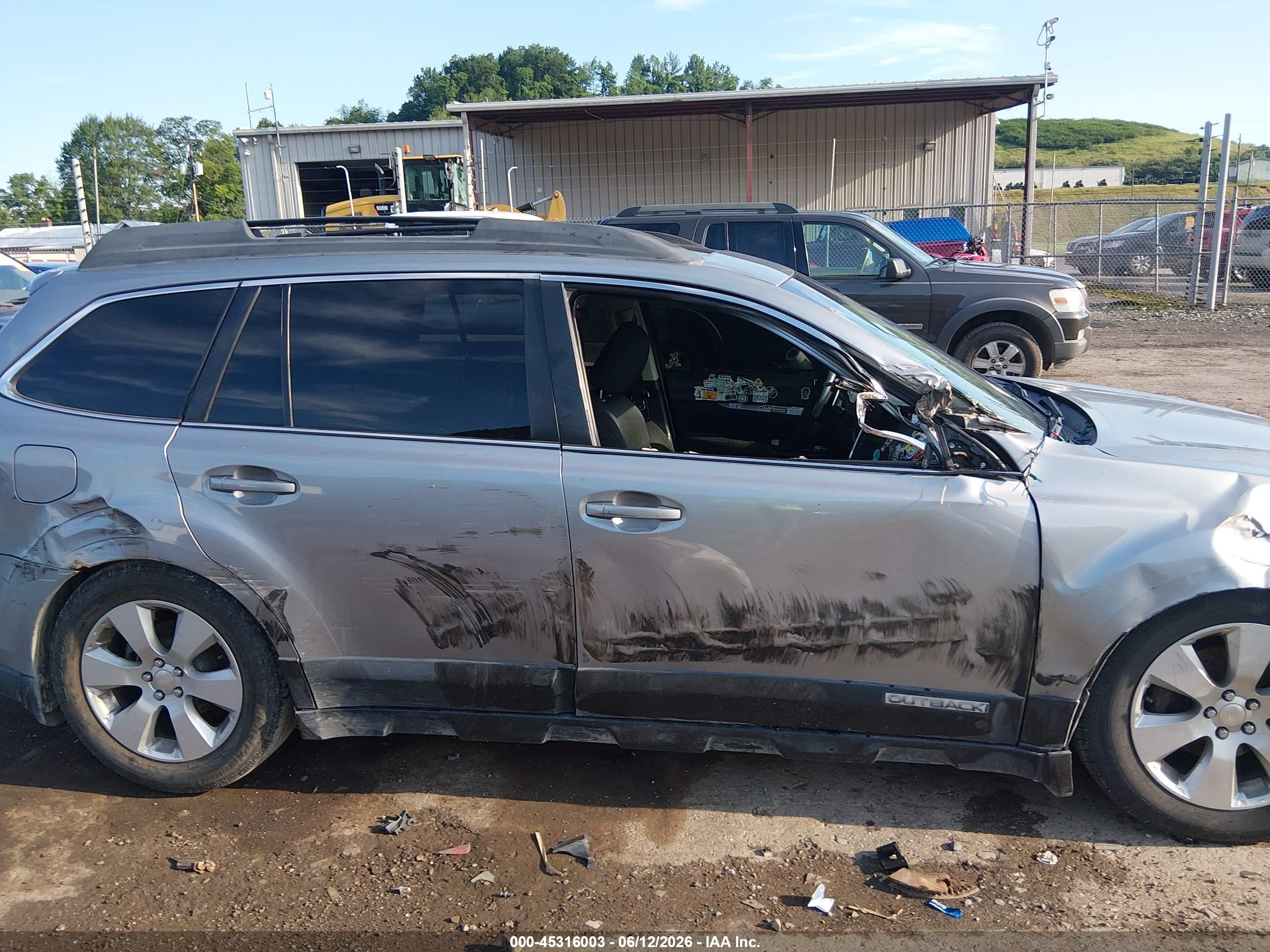2011 Subaru Outback 2.5i Premium Silver vin: 4S4BRBGC3B3318590