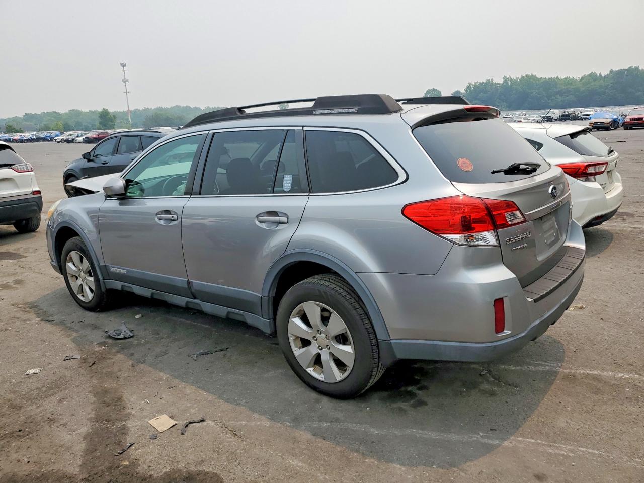 2011 Subaru Outback 2.5i Premium Silver vin: 4S4BRBGC3B3325099