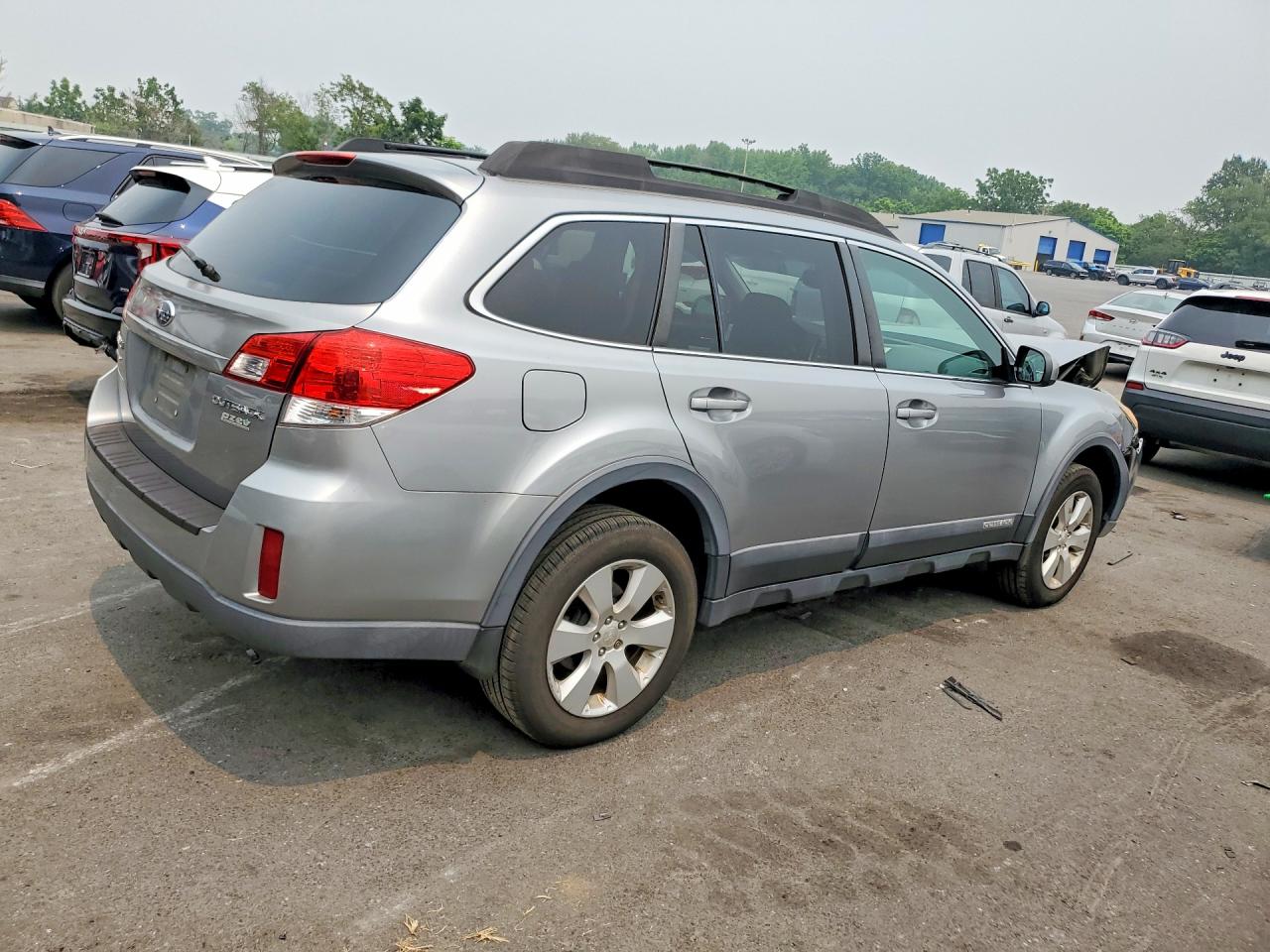 2011 Subaru Outback 2.5i Premium Silver vin: 4S4BRBGC3B3325099