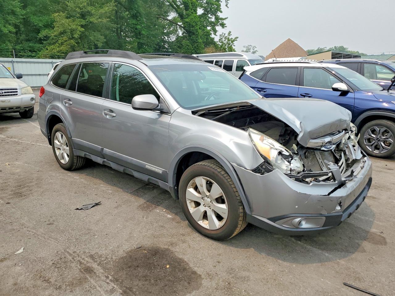 2011 Subaru Outback 2.5i Premium Silver vin: 4S4BRBGC3B3325099