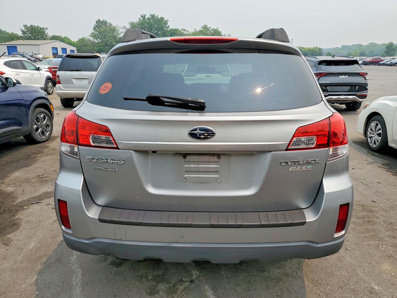 2011 Subaru Outback 2.5i Premium Silver vin: 4S4BRBGC3B3325099