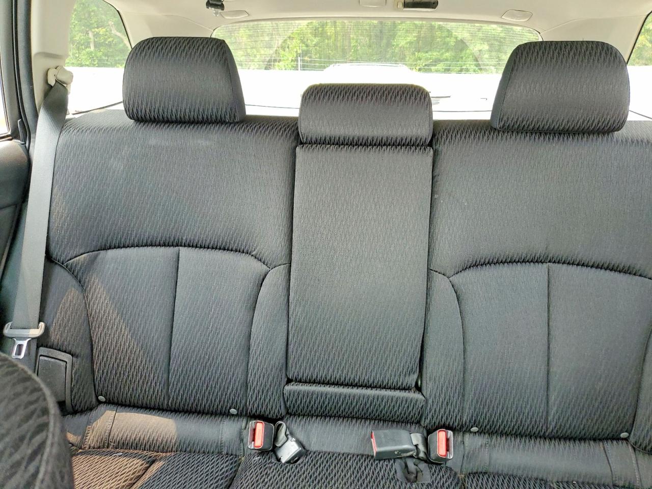 2011 Subaru Outback 2.5i Premium Silver vin: 4S4BRBGC3B3325099