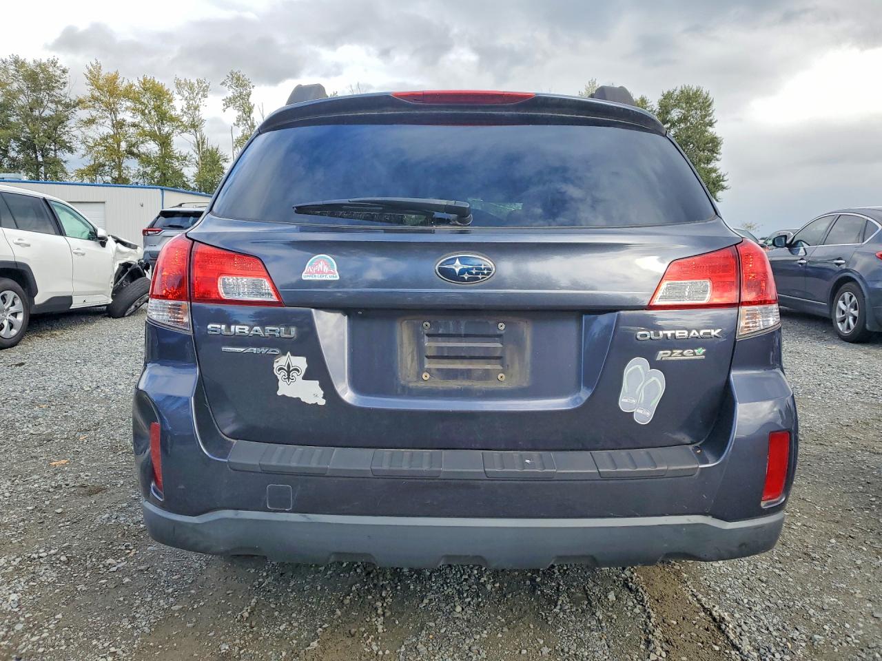 2013 Subaru Outback 2.5i Premium Gray vin: 4S4BRBGC3D3310380