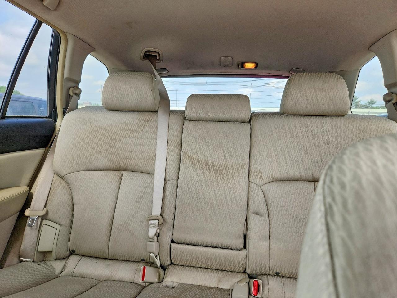 2011 Subaru Outback 2.5i Premium Белый vin: 4S4BRBGC4B1395240