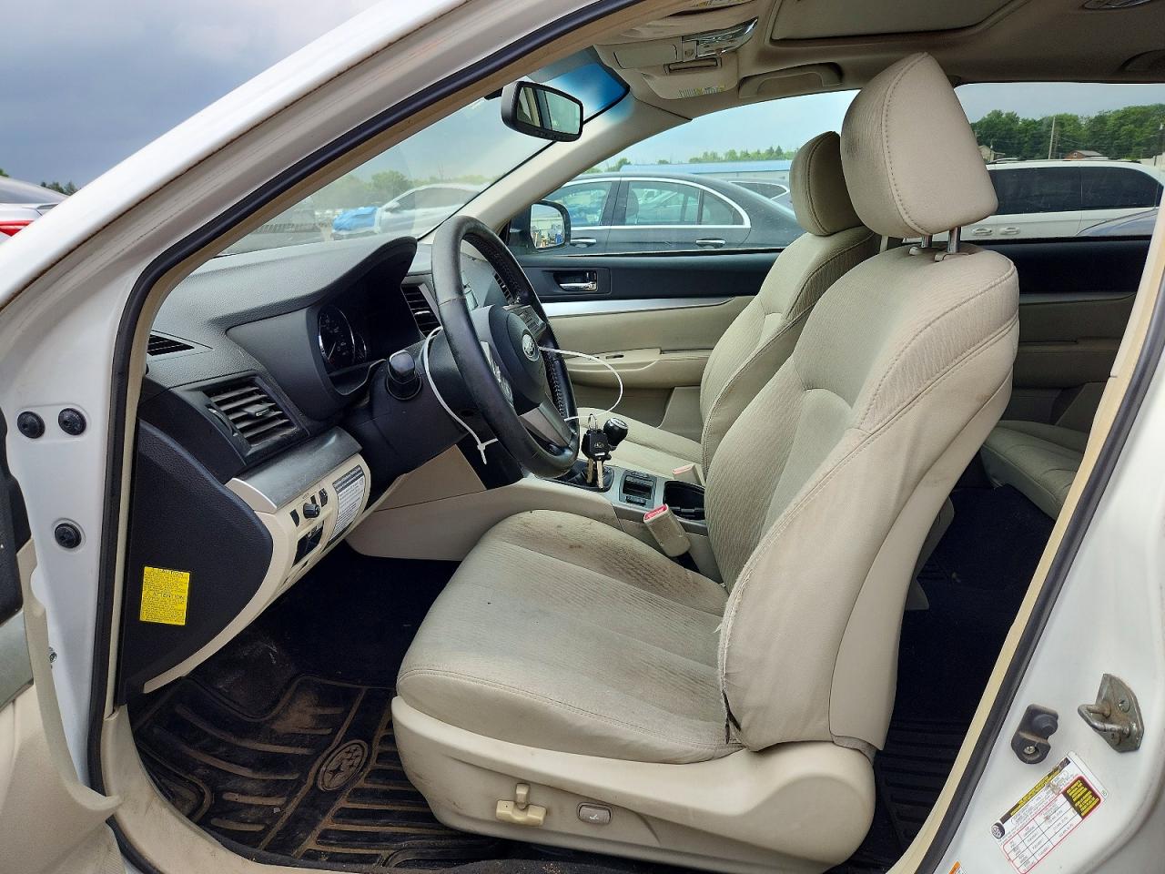 2011 Subaru Outback 2.5i Premium Белый vin: 4S4BRBGC4B1395240