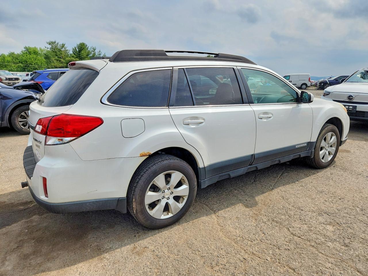 2011 Subaru Outback 2.5i Premium Белый vin: 4S4BRBGC4B1395240