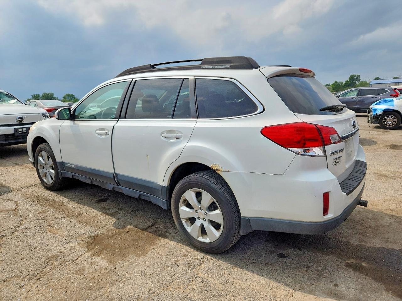 2011 Subaru Outback 2.5i Premium Белый vin: 4S4BRBGC4B1395240