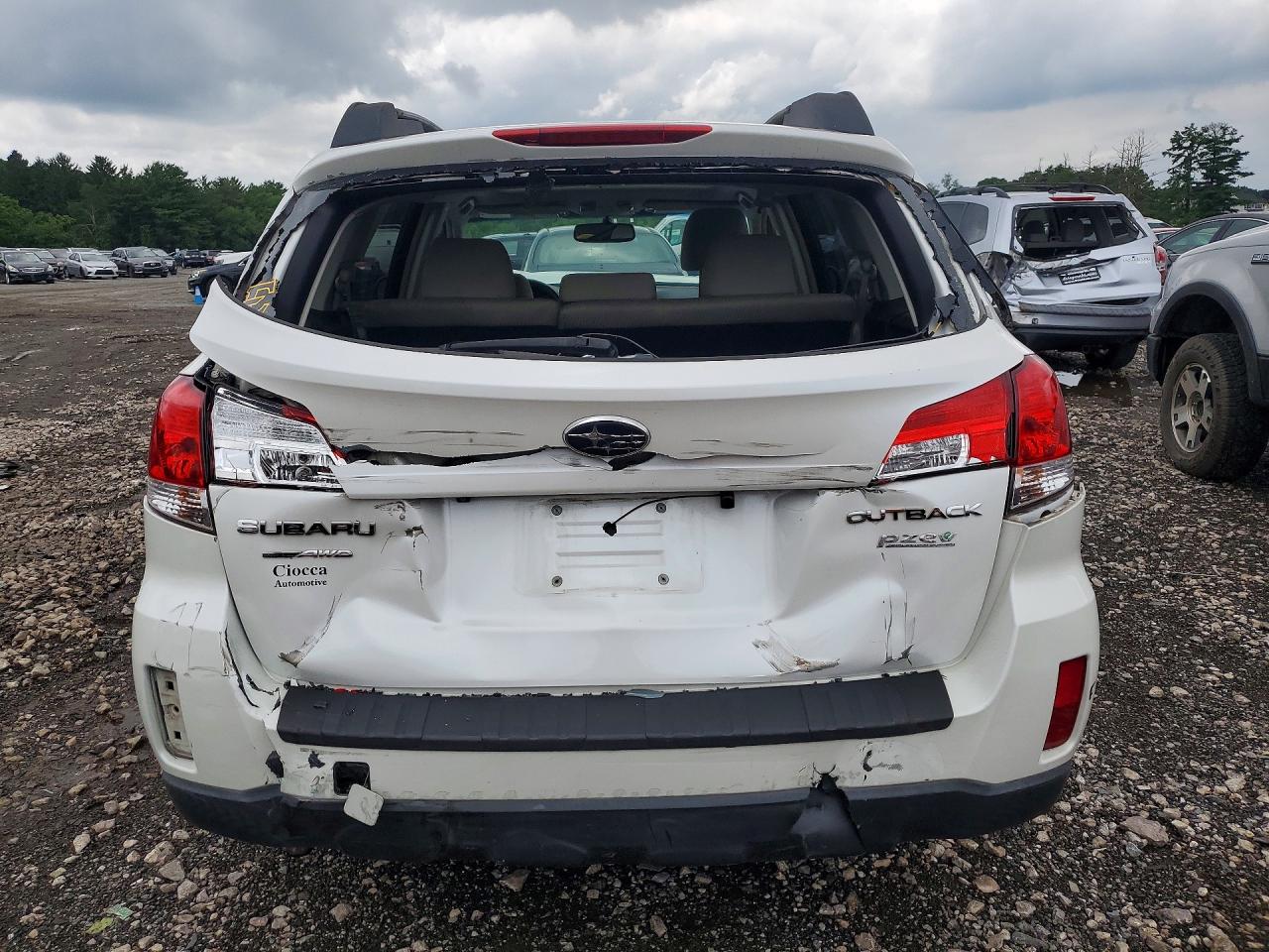 2012 Subaru Outback 2.5i Premium White vin: 4S4BRBGC4C3236160