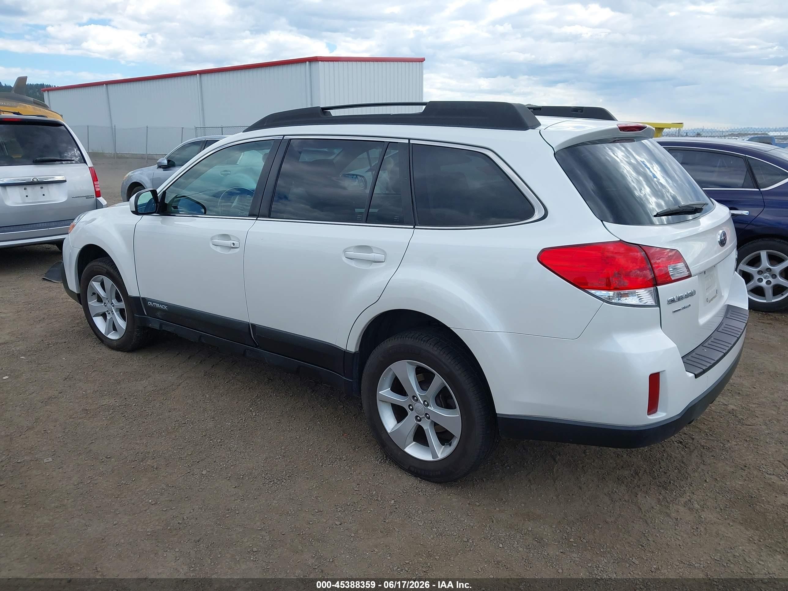 2013 Subaru Outback 2.5i Premium White vin: 4S4BRBGC4D3233275