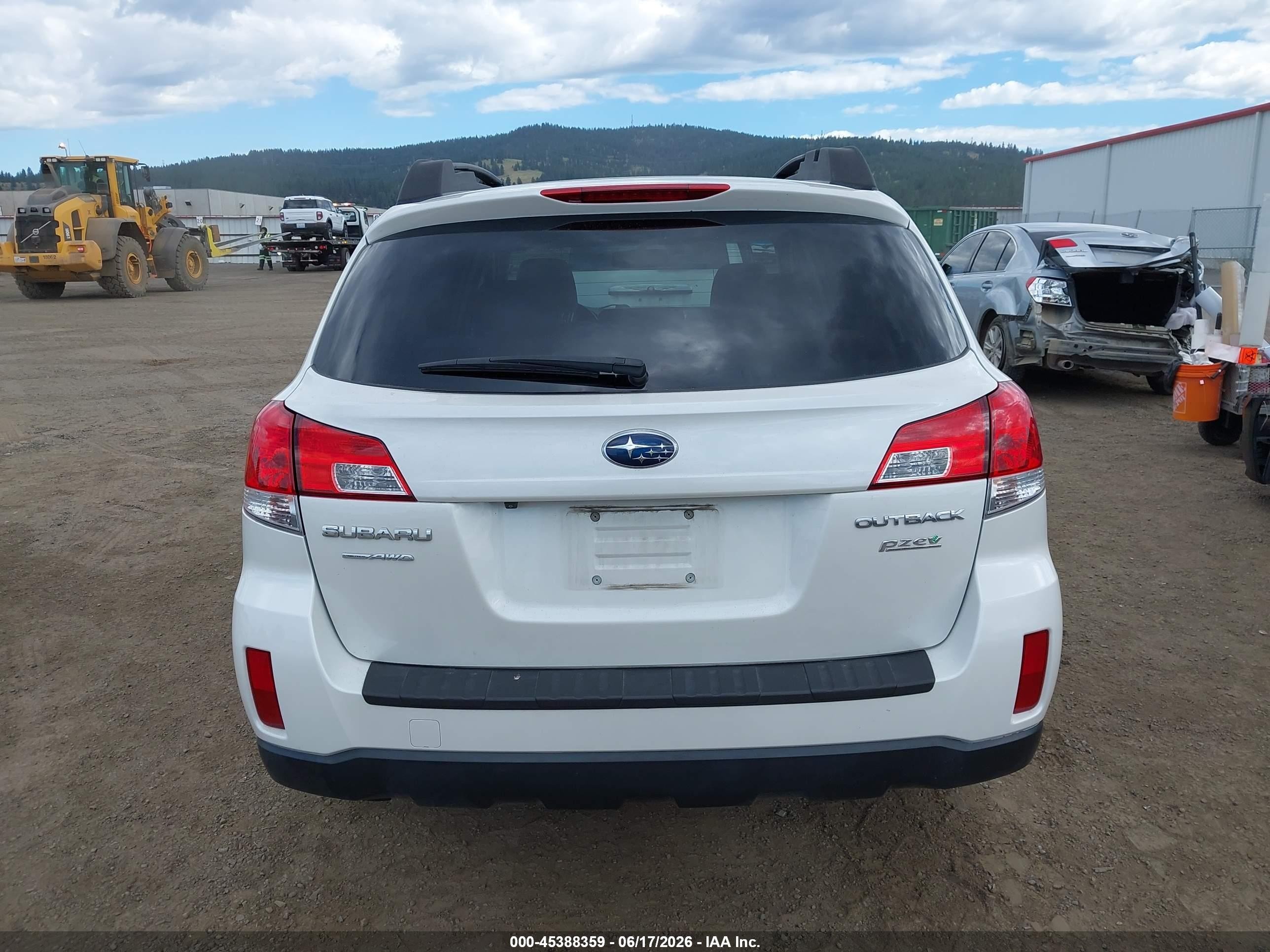 2013 Subaru Outback 2.5i Premium White vin: 4S4BRBGC4D3233275
