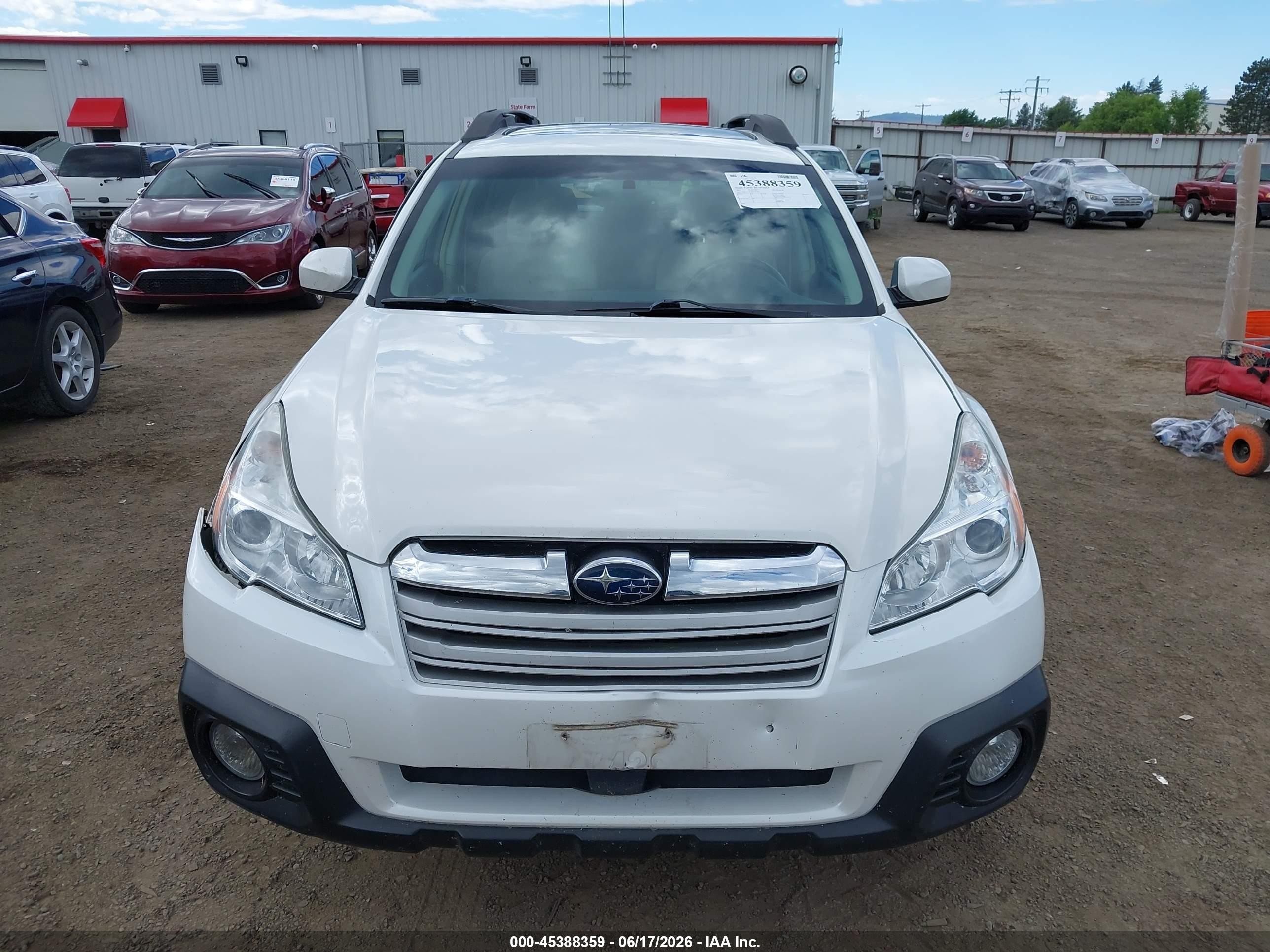 2013 Subaru Outback 2.5i Premium White vin: 4S4BRBGC4D3233275