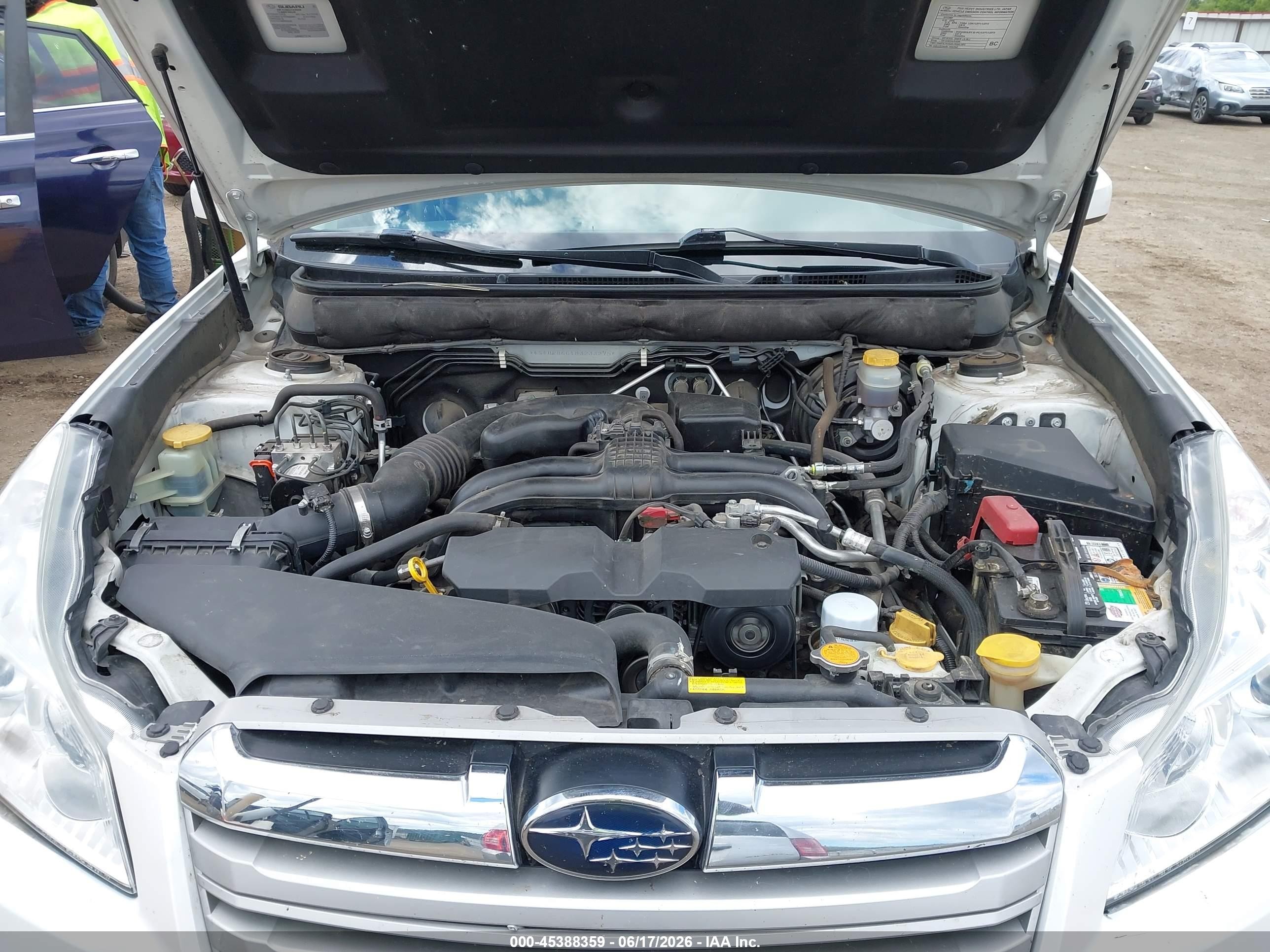 2013 Subaru Outback 2.5i Premium White vin: 4S4BRBGC4D3233275