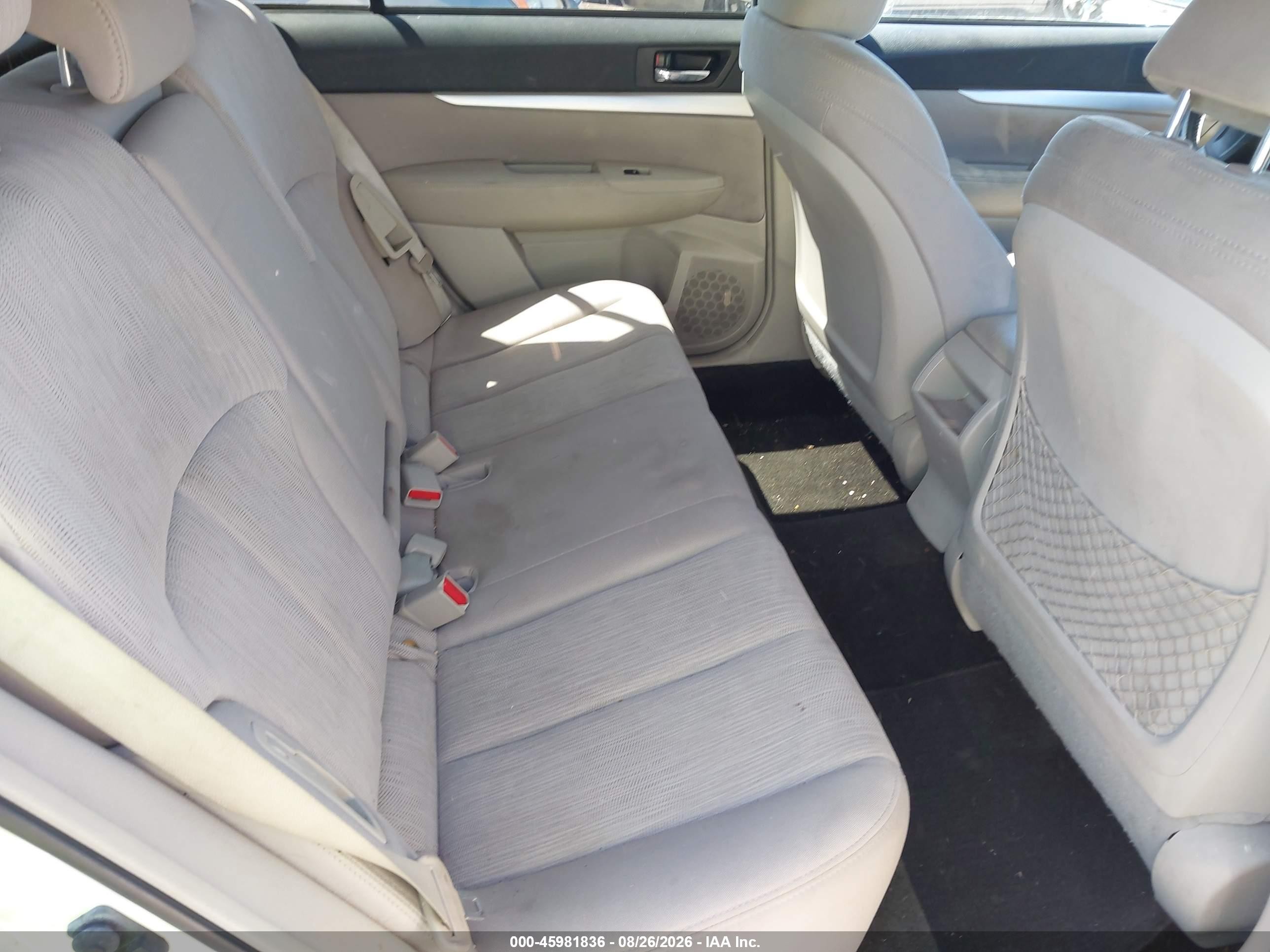 2013 Subaru Outback 2.5i Premium White vin: 4S4BRBGC4D3259830