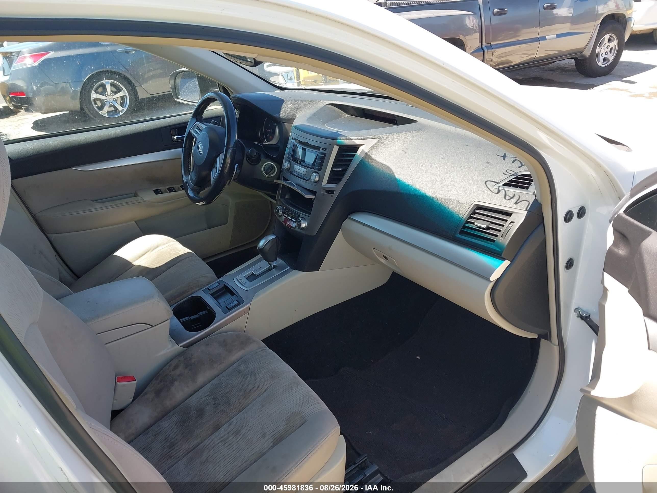 2013 Subaru Outback 2.5i Premium White vin: 4S4BRBGC4D3259830
