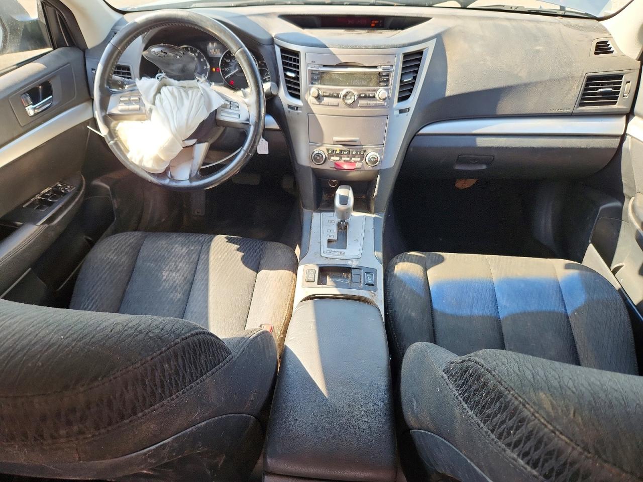 2010 Subaru Outback 2.5i Premium Silver vin: 4S4BRBGC5A3338385