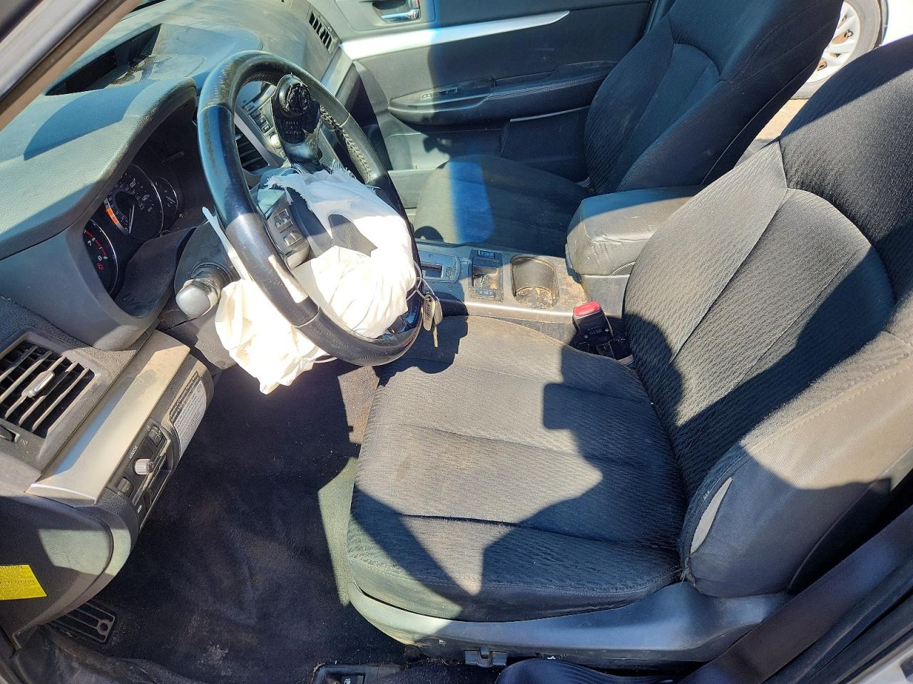 2010 Subaru Outback 2.5i Premium Silver vin: 4S4BRBGC5A3338385
