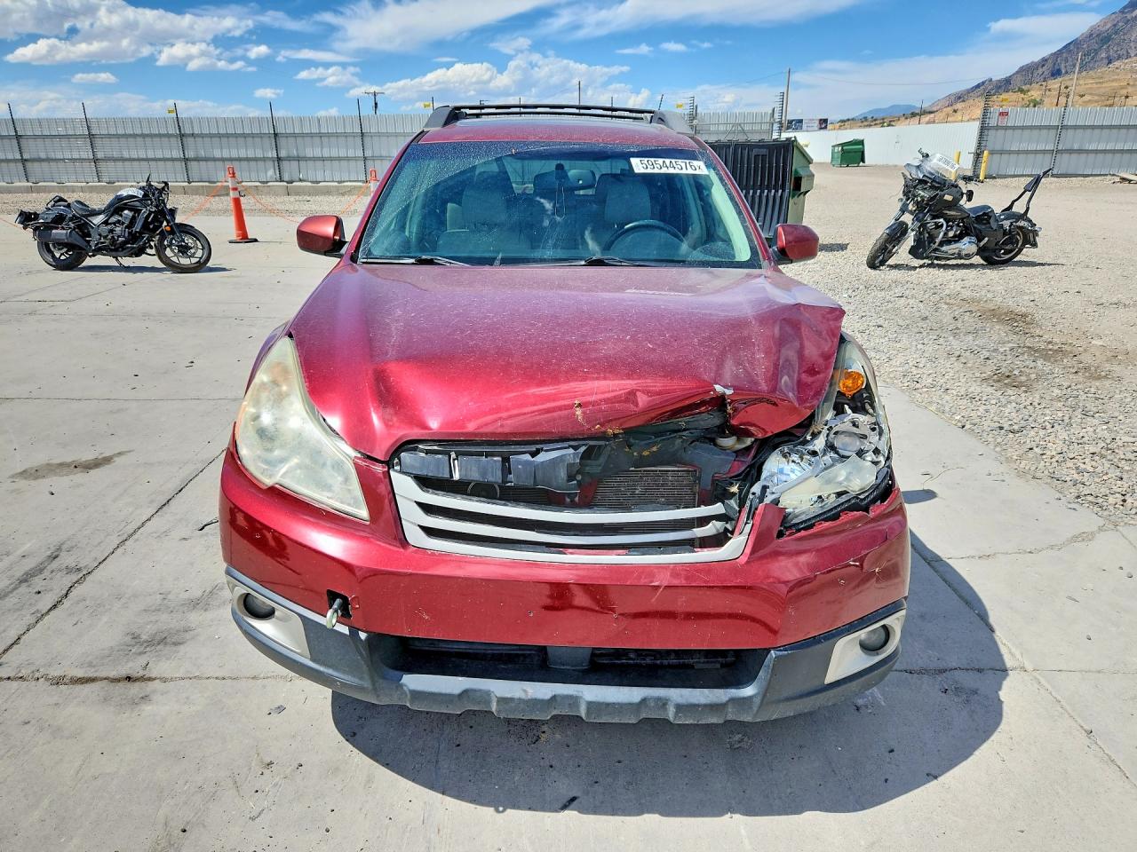 2011 Subaru Outback 2.5i Premium Red vin: 4S4BRBGC5B3438388