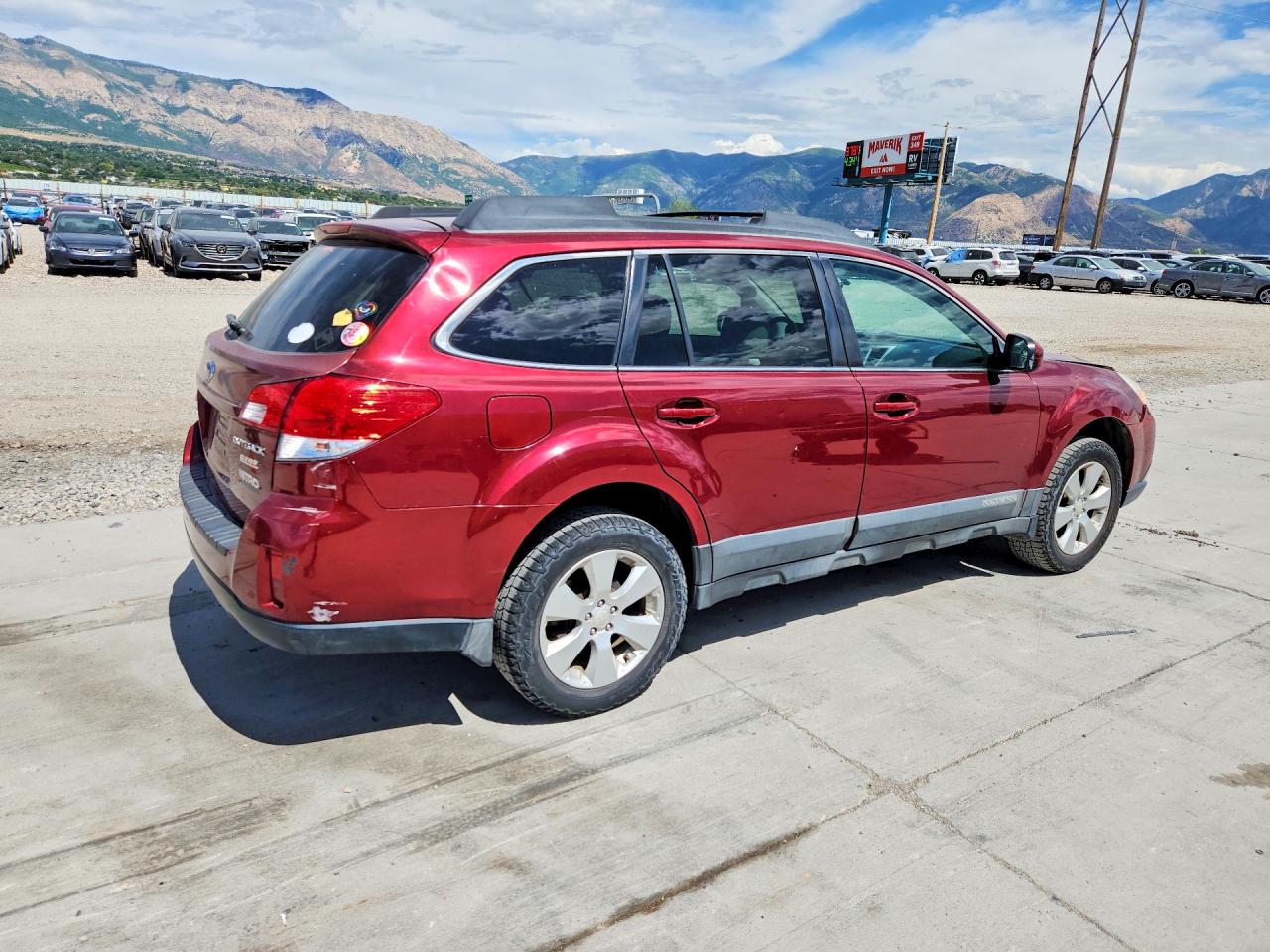 2011 Subaru Outback 2.5i Premium Red vin: 4S4BRBGC5B3438388
