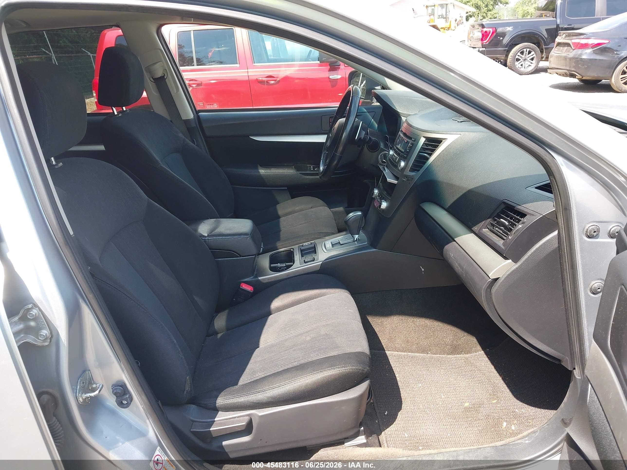 2013 Subaru Outback 2.5i Premium Серебряный vin: 4S4BRBGC5D3303575