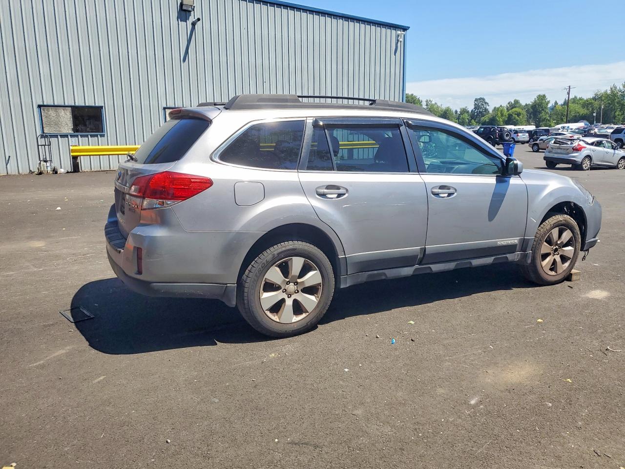 2010 Subaru Outback 2.5i Premium Серебряный vin: 4S4BRBGC6A3317092
