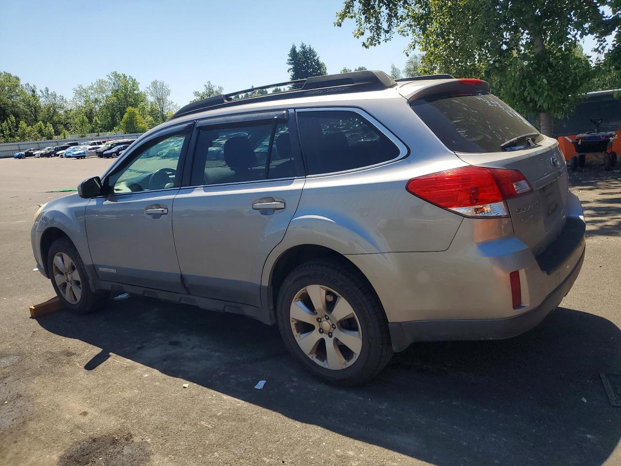 2010 Subaru Outback 2.5i Premium Серебряный vin: 4S4BRBGC6A3317092
