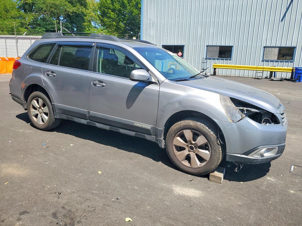 2010 Subaru Outback 2.5i Premium Серебряный vin: 4S4BRBGC6A3317092