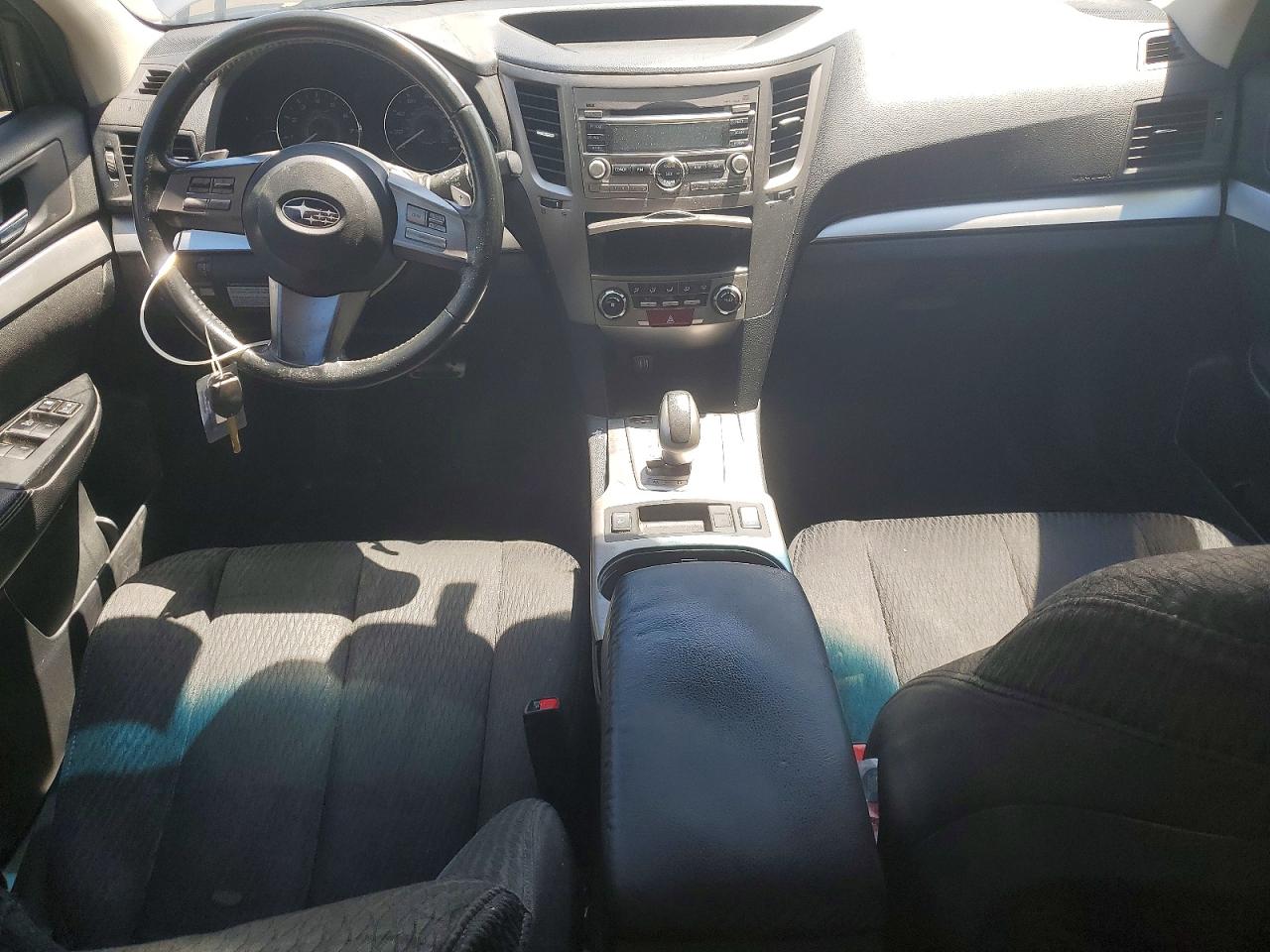 2010 Subaru Outback 2.5i Premium Серебряный vin: 4S4BRBGC6A3317092