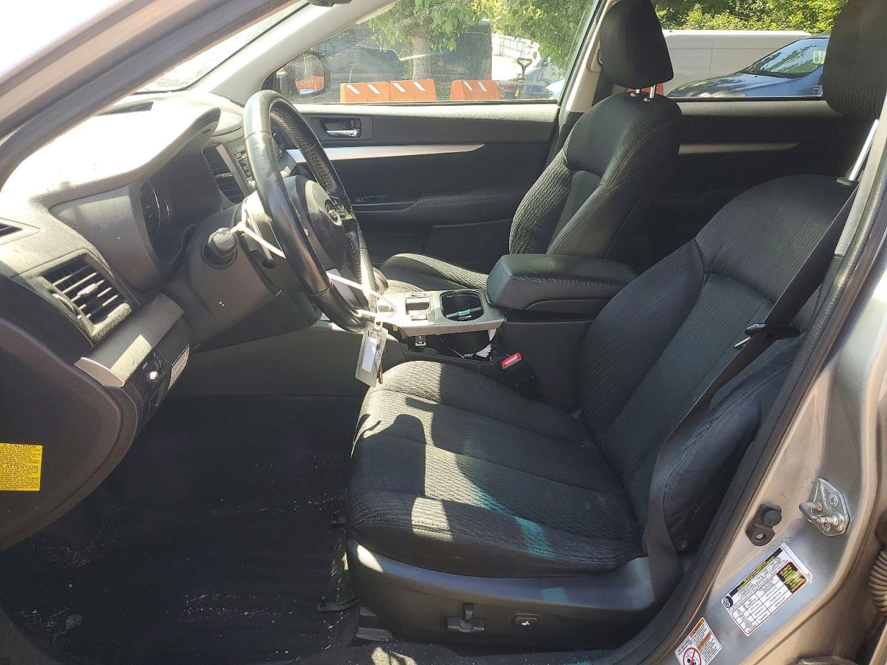 2010 Subaru Outback 2.5i Premium Серебряный vin: 4S4BRBGC6A3317092