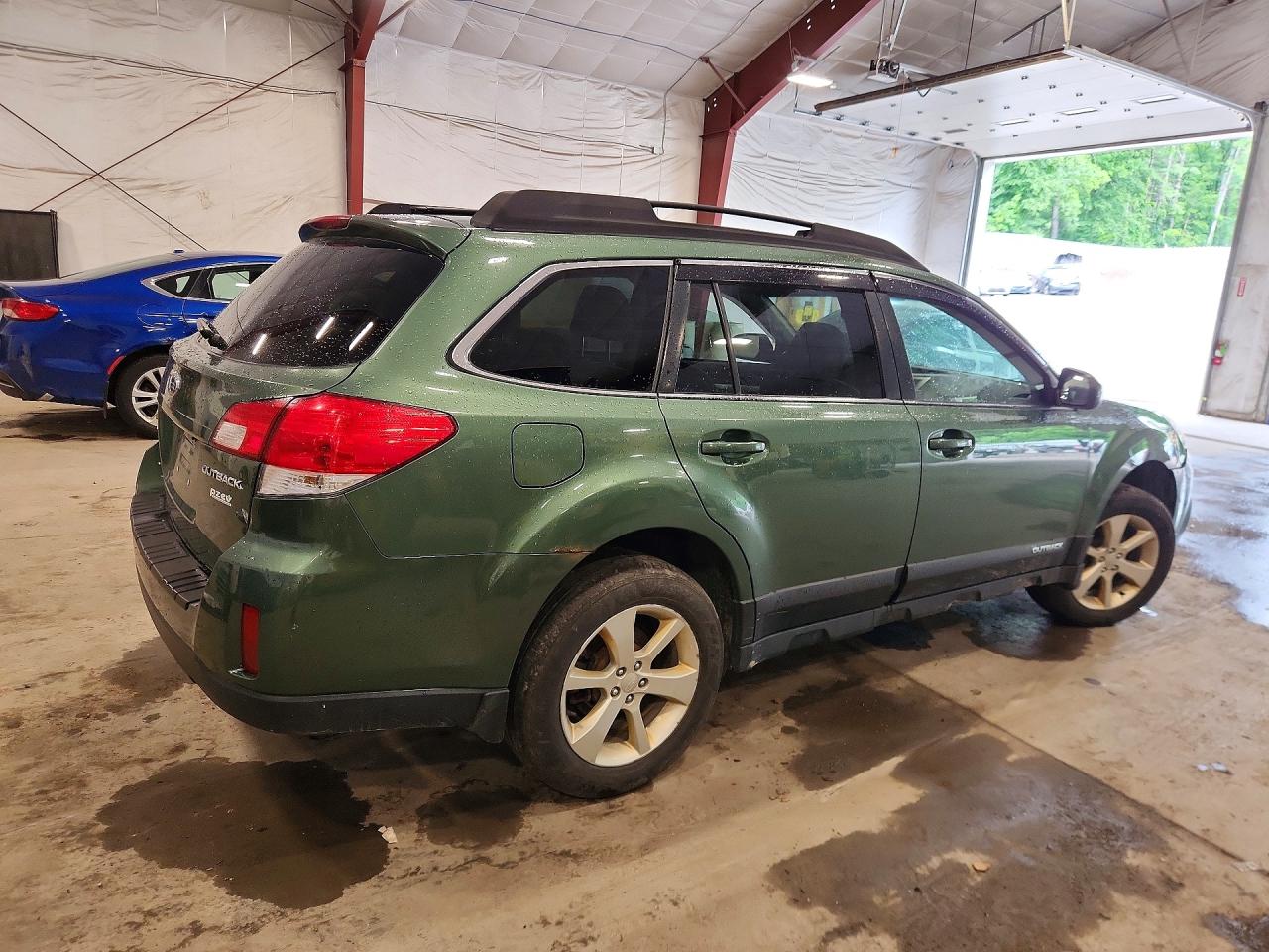 2013 Subaru Outback 2.5i Premium Зеленый vin: 4S4BRBGC6D3245489