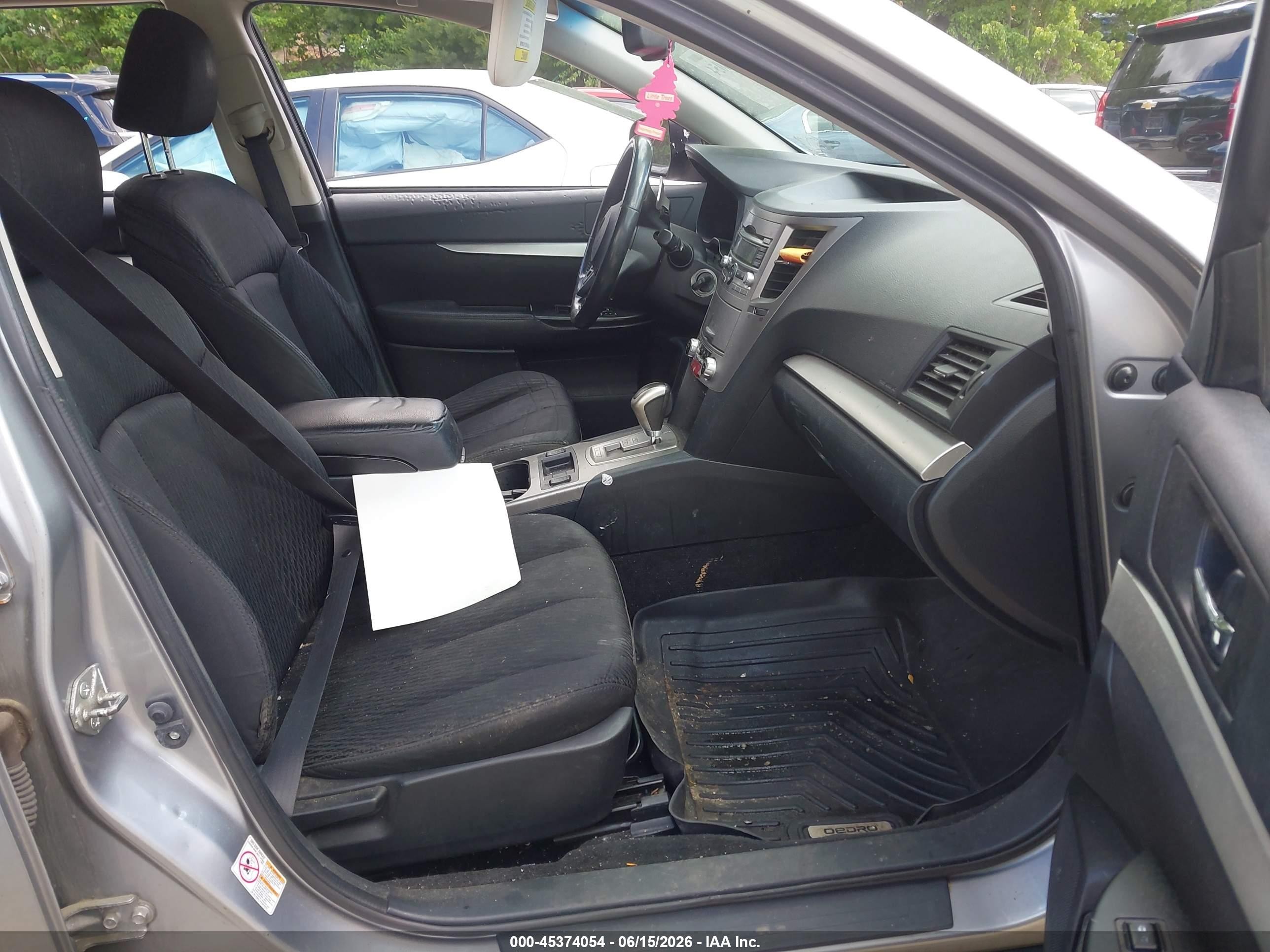 2010 Subaru Outback 2.5i Premium Silver vin: 4S4BRBGC7A3379357