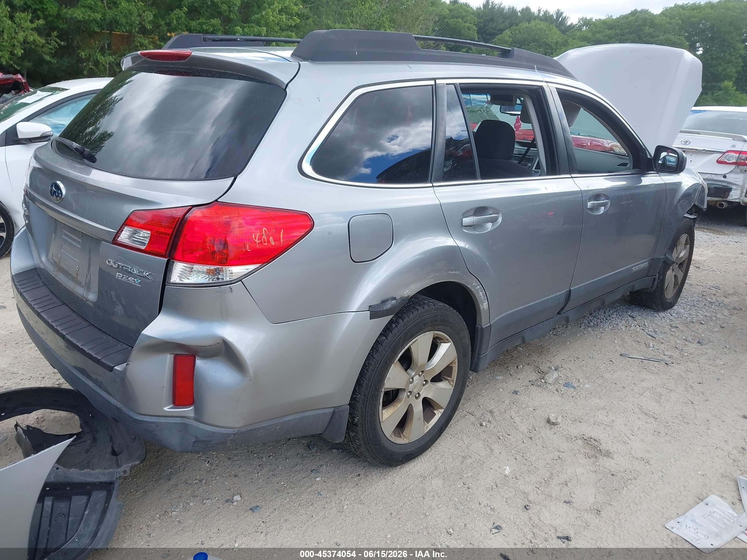 2010 Subaru Outback 2.5i Premium Silver vin: 4S4BRBGC7A3379357