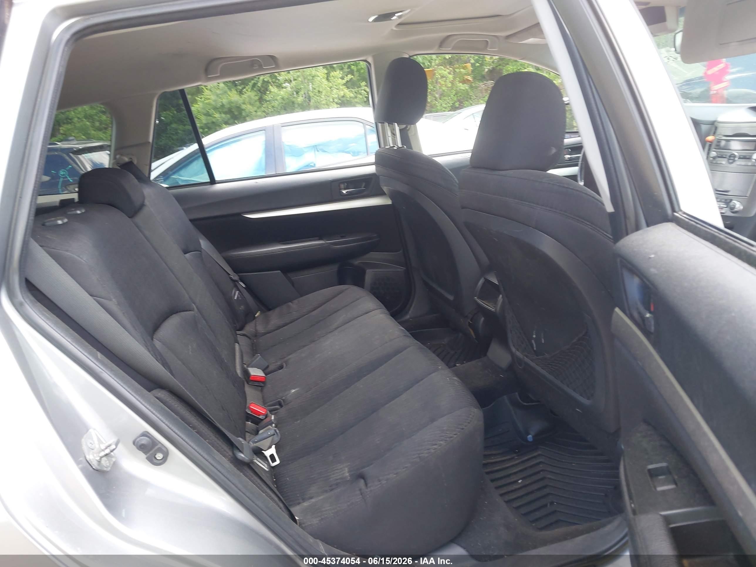 2010 Subaru Outback 2.5i Premium Silver vin: 4S4BRBGC7A3379357