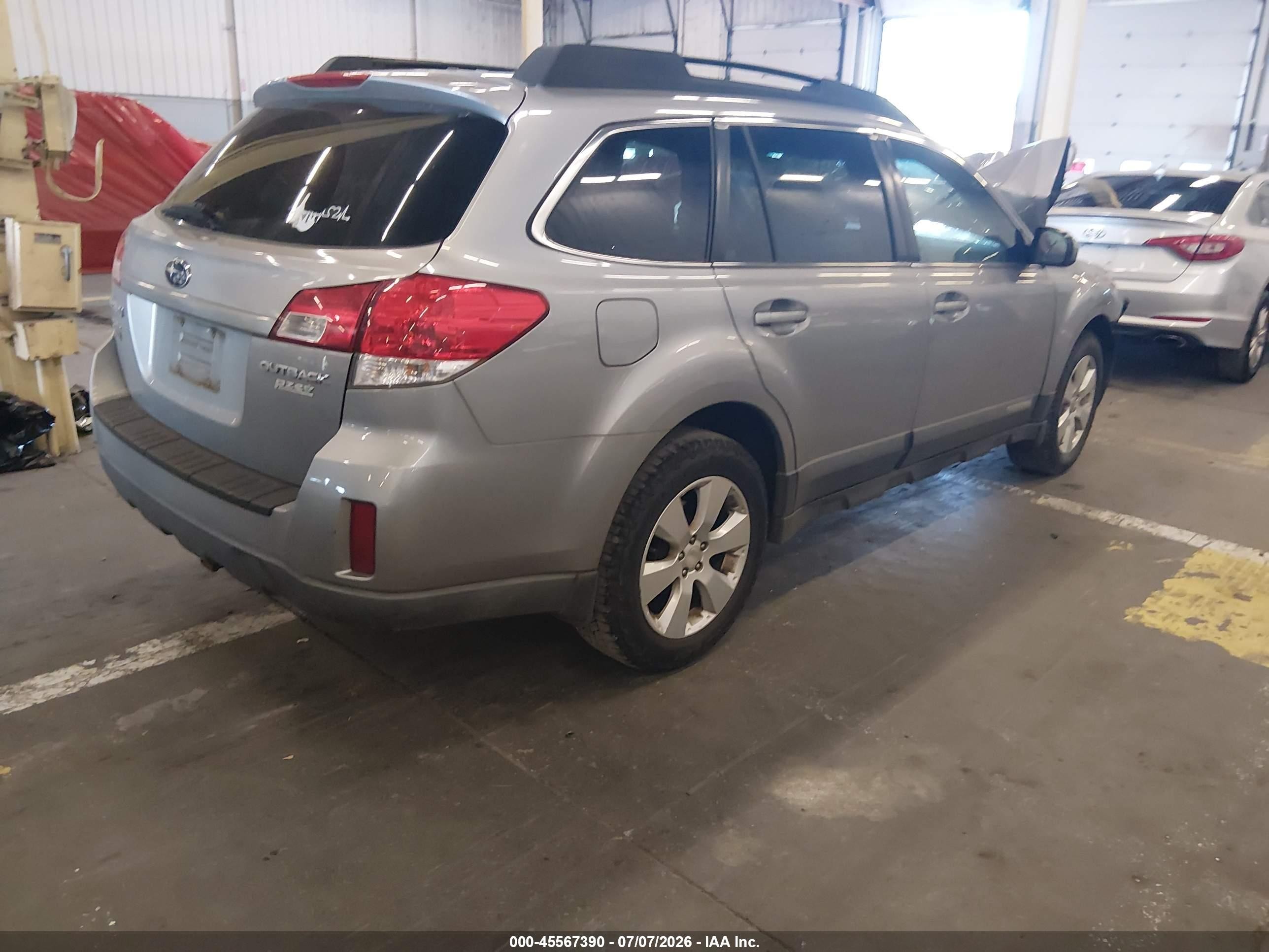 2010 Subaru Outback 2.5i Premium Серебряный vin: 4S4BRBGC7A3381612