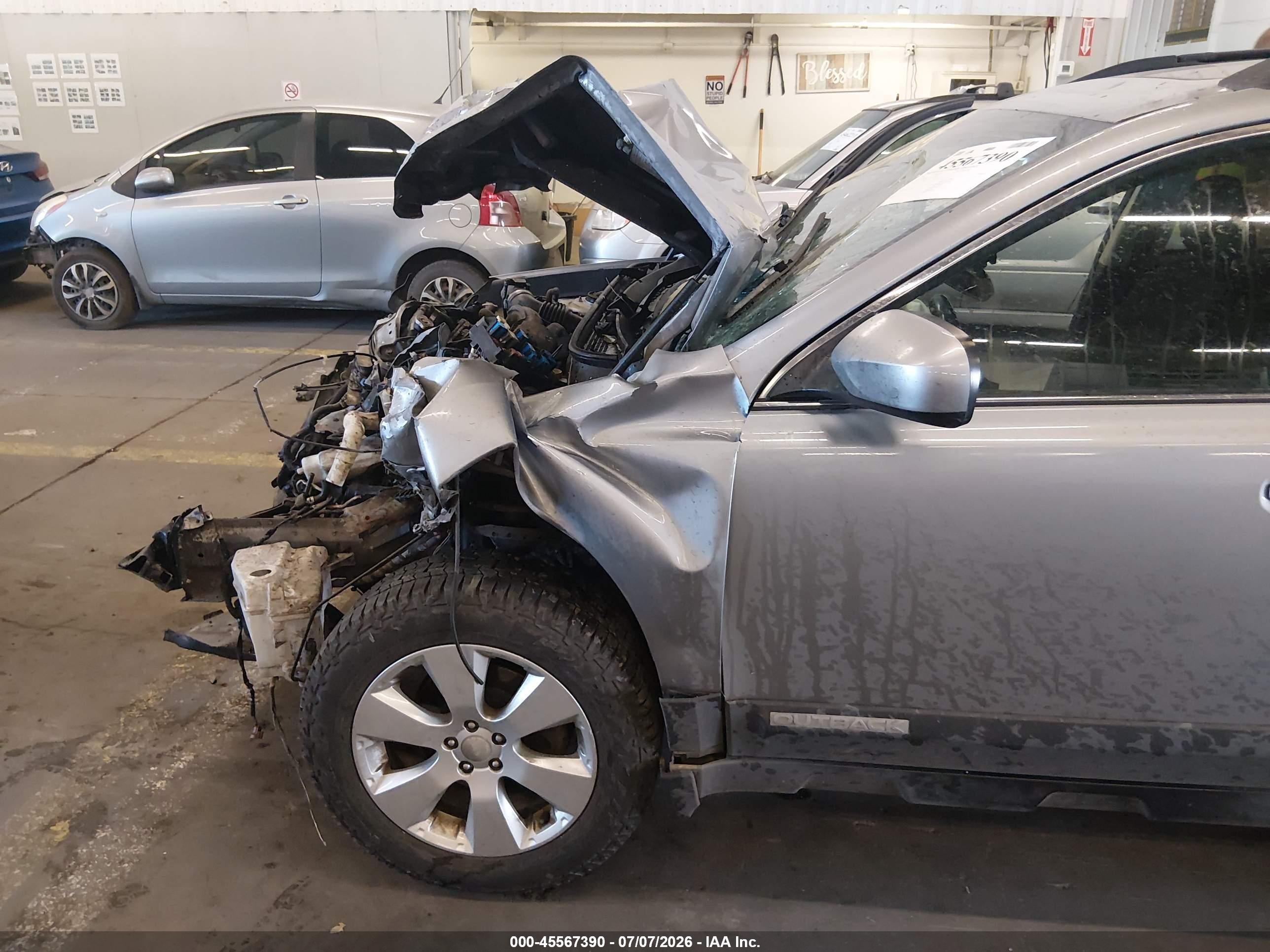 2010 Subaru Outback 2.5i Premium Серебряный vin: 4S4BRBGC7A3381612