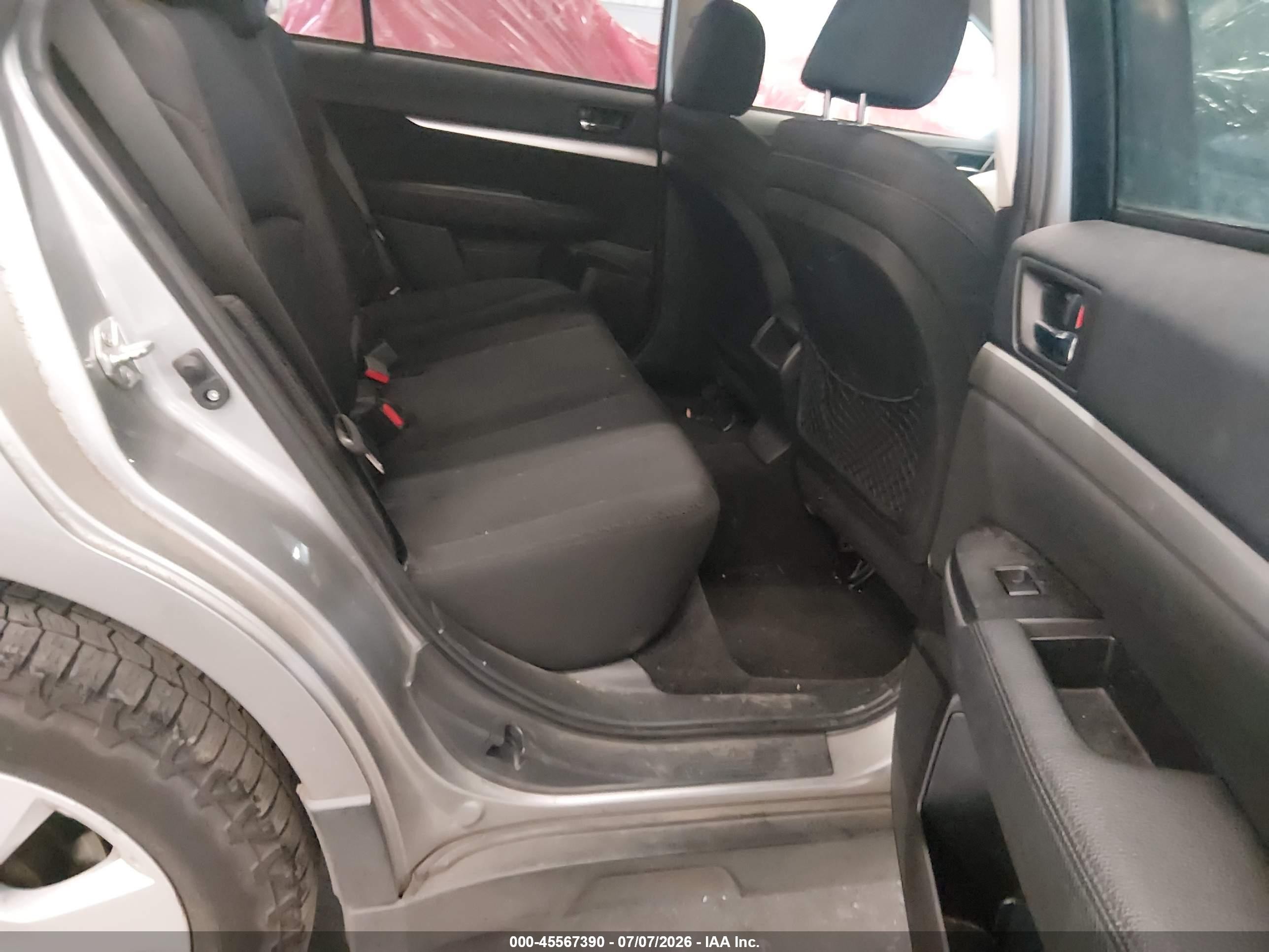2010 Subaru Outback 2.5i Premium Серебряный vin: 4S4BRBGC7A3381612