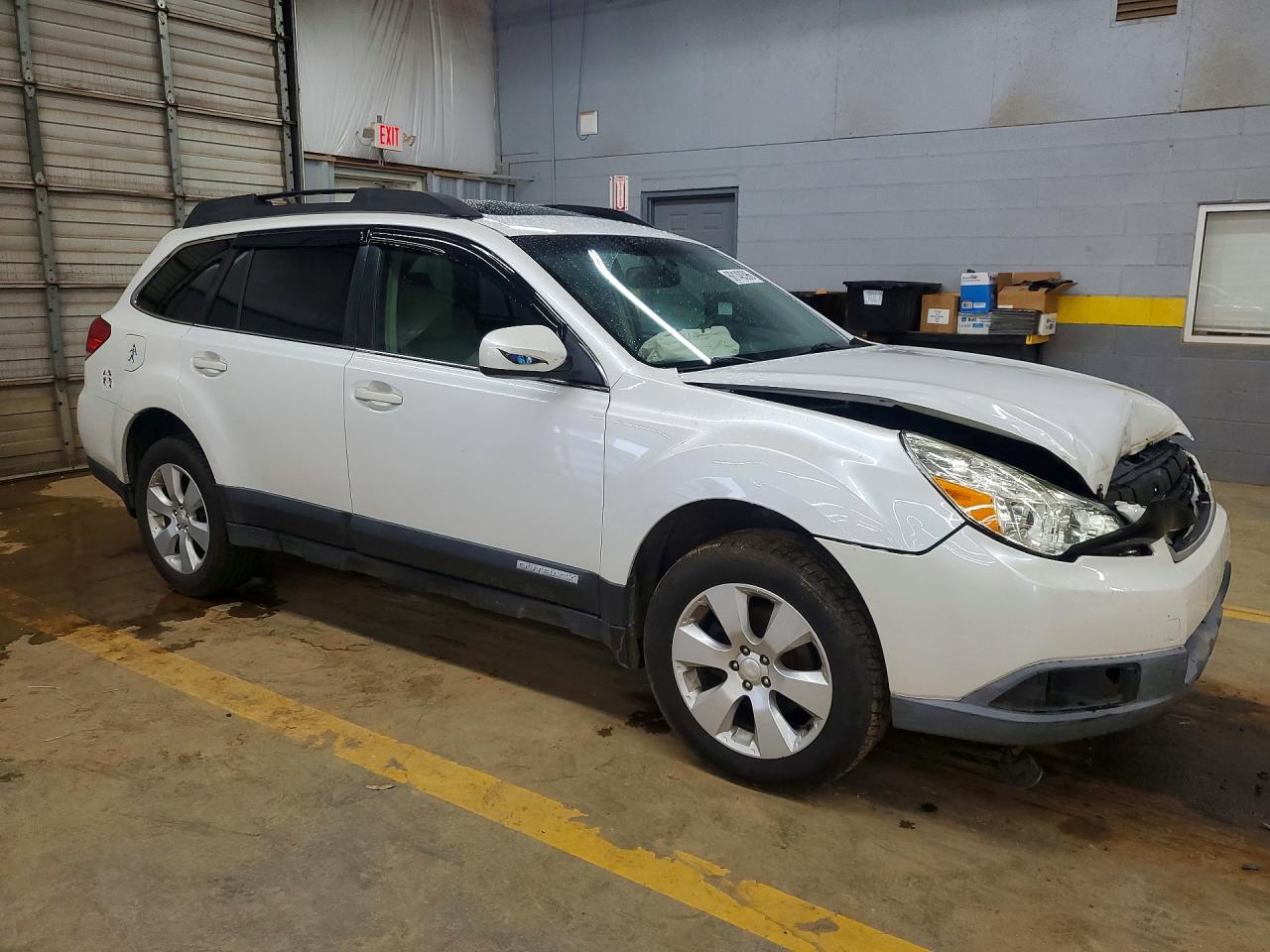 2011 Subaru Outback 2.5i Premium White vin: 4S4BRBGC7B1328017
