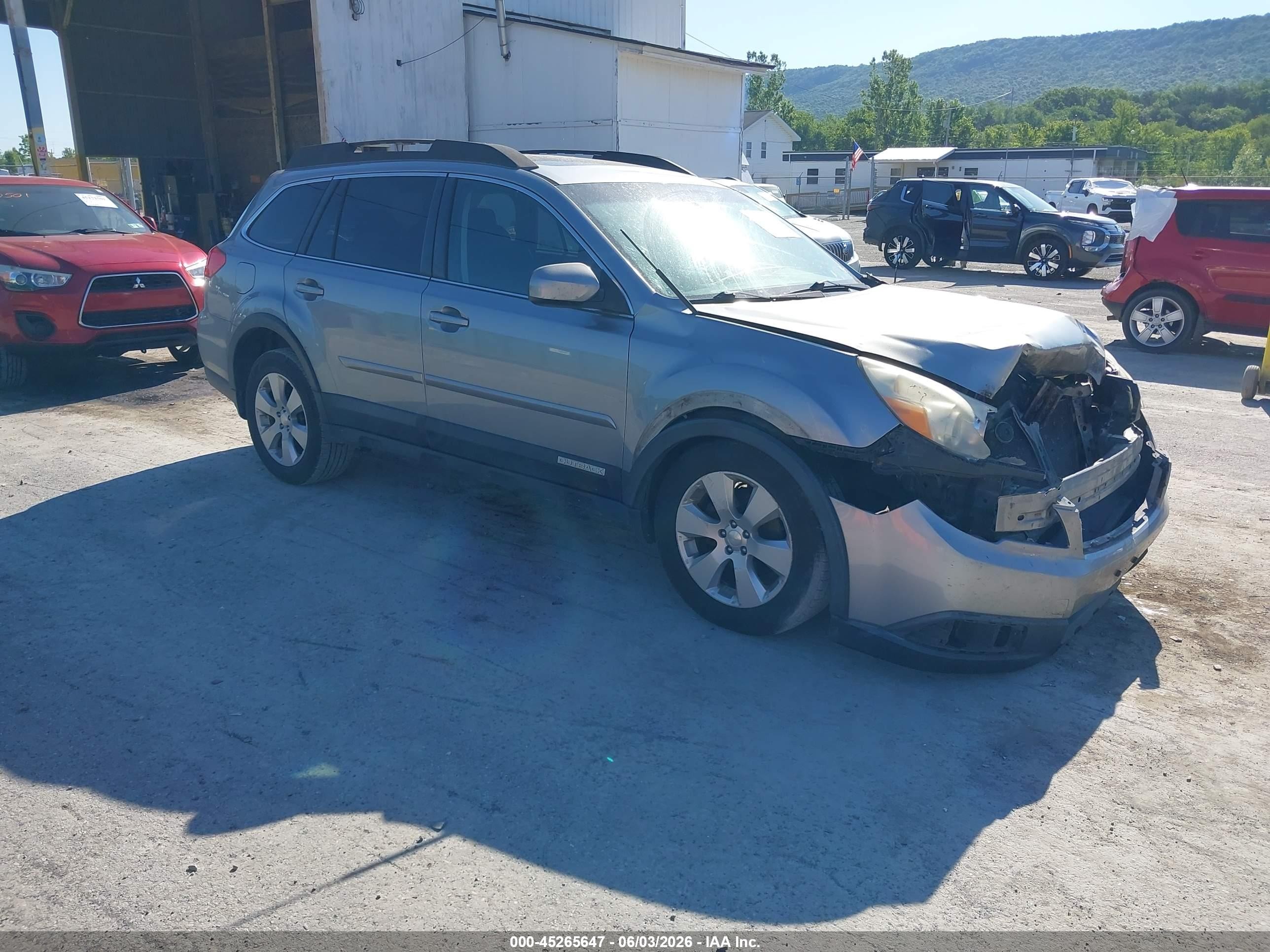 2011 Subaru Outback 2.5i Premium Silver vin: 4S4BRBGC7B3421964
