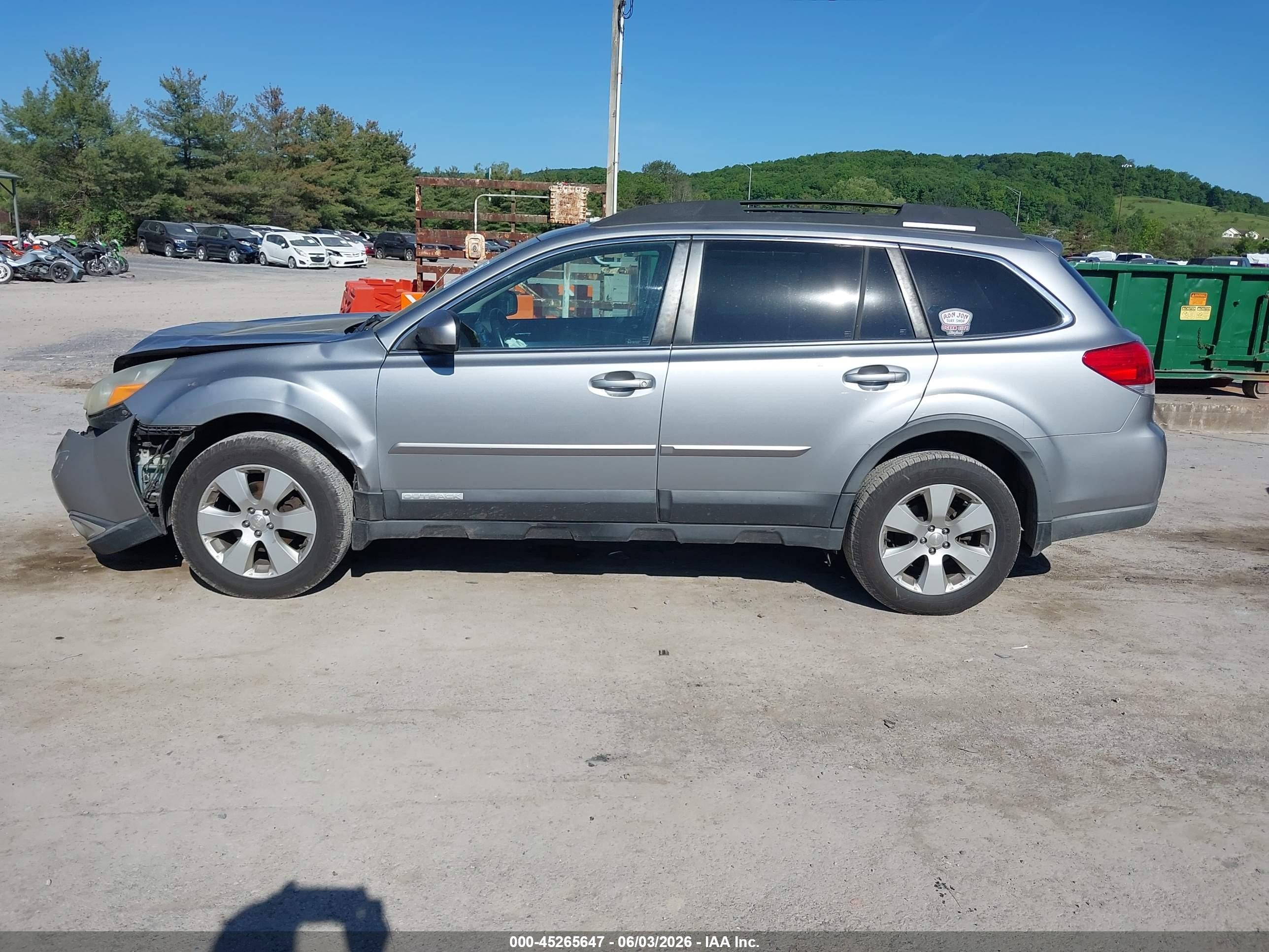 2011 Subaru Outback 2.5i Premium Silver vin: 4S4BRBGC7B3421964