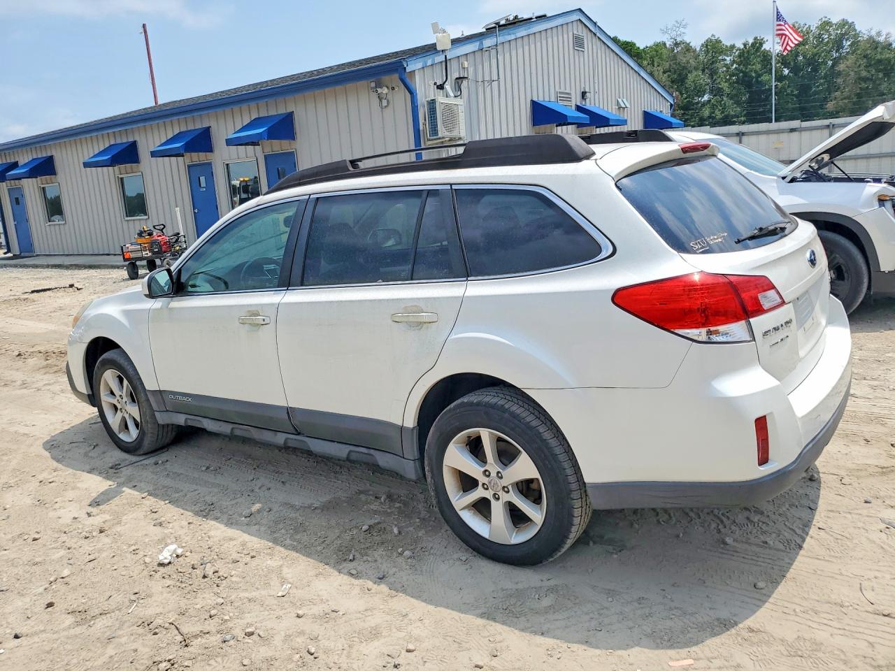 2013 Subaru Outback 2.5i Premium White vin: 4S4BRBGC7D3255870