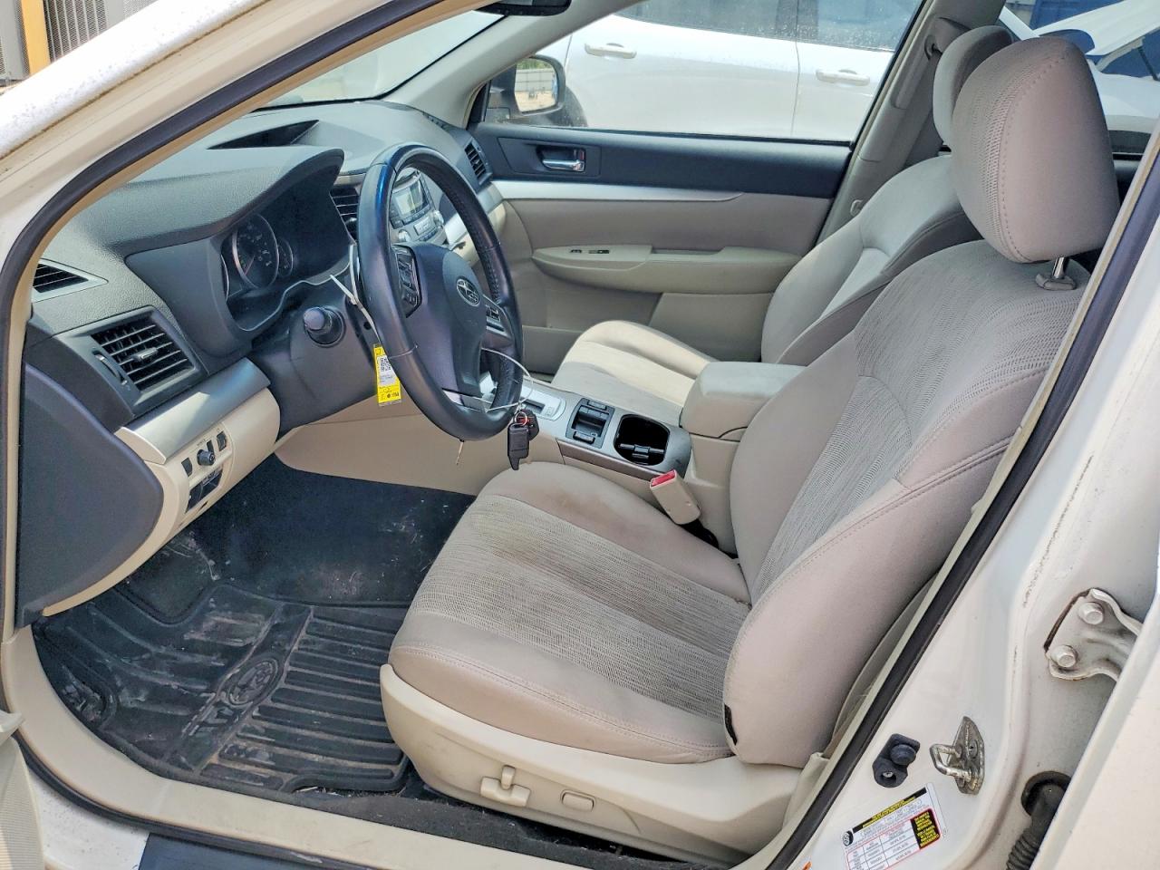2013 Subaru Outback 2.5i Premium White vin: 4S4BRBGC7D3255870